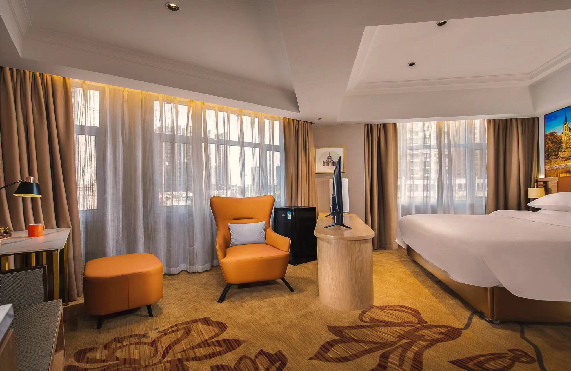 商务大床房（全屋智能+恒温冰箱+电视投屏）