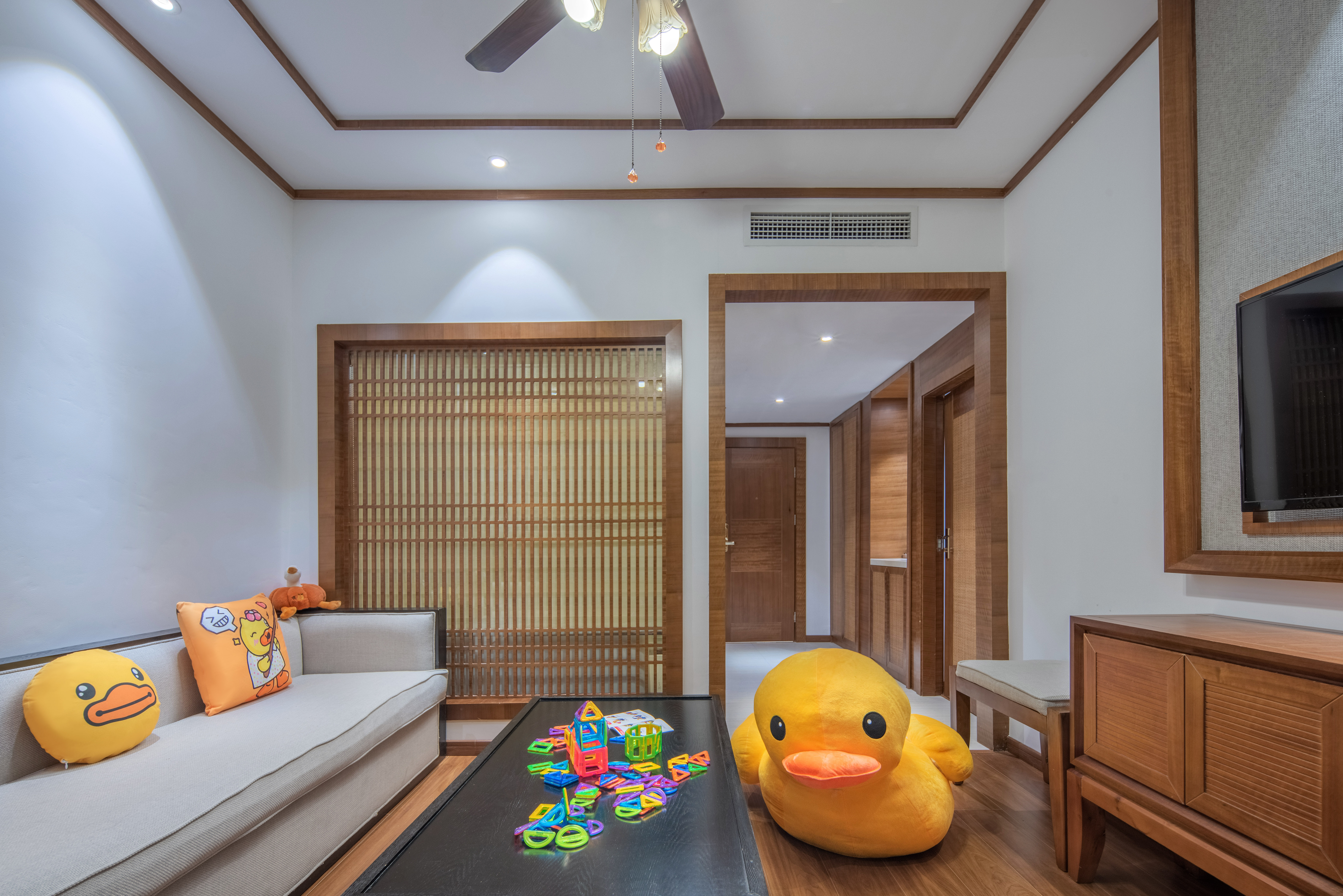 Family-friendly Family Room