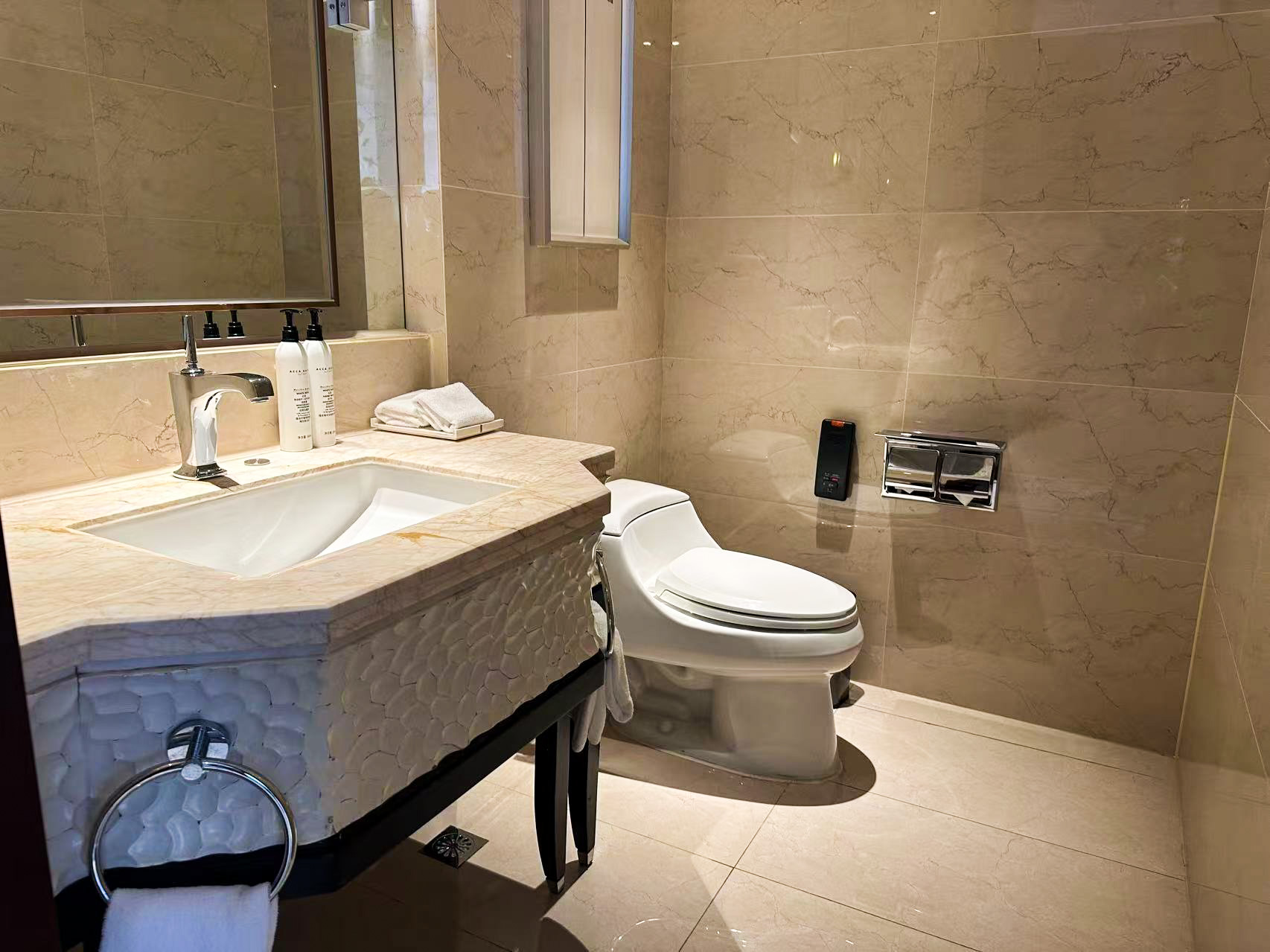 豪华家庭套房（全景落地窗+浴缸+上下铺）