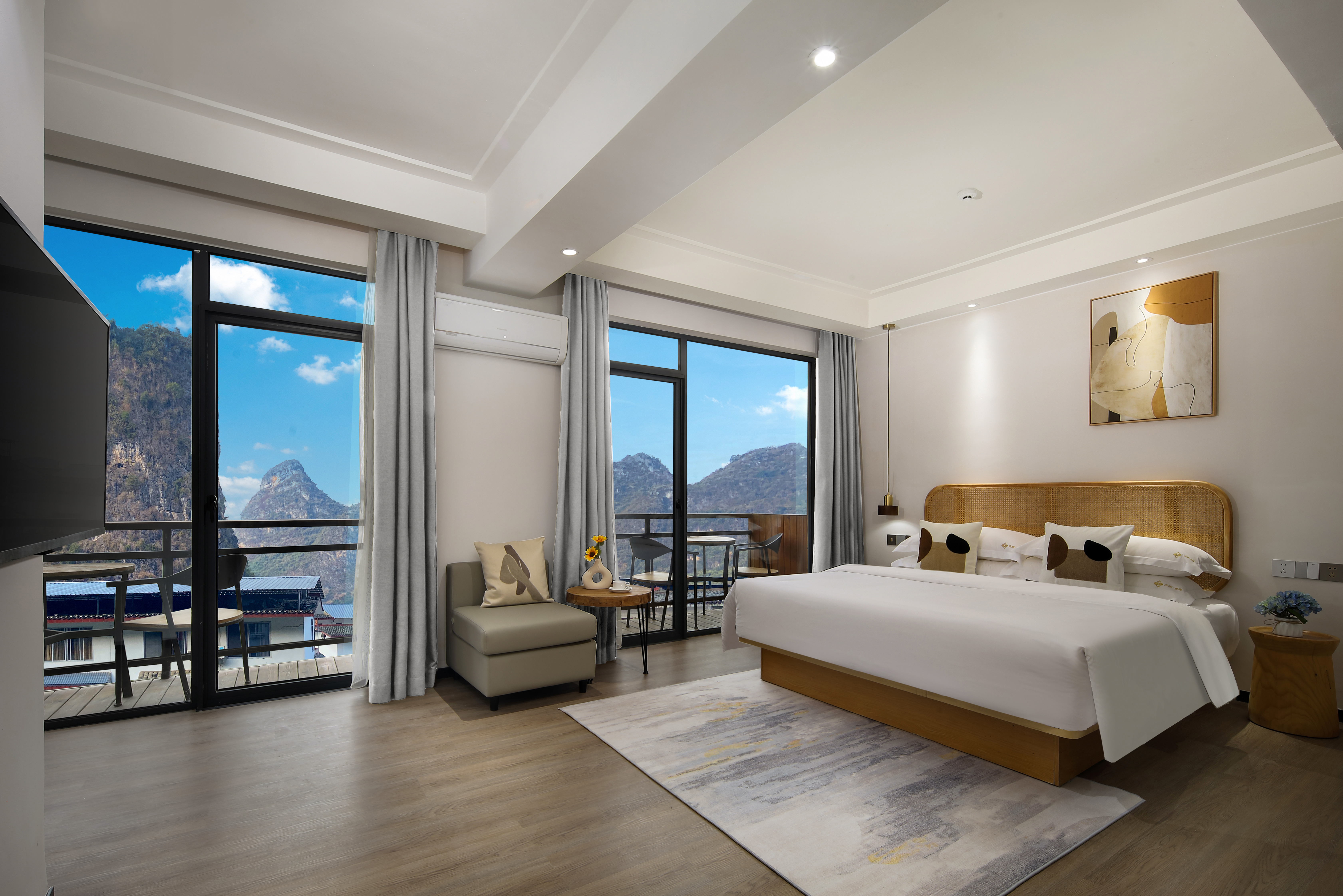 悦山豪华阳台大床房（观景阳台+休闲浴缸+4k电视）