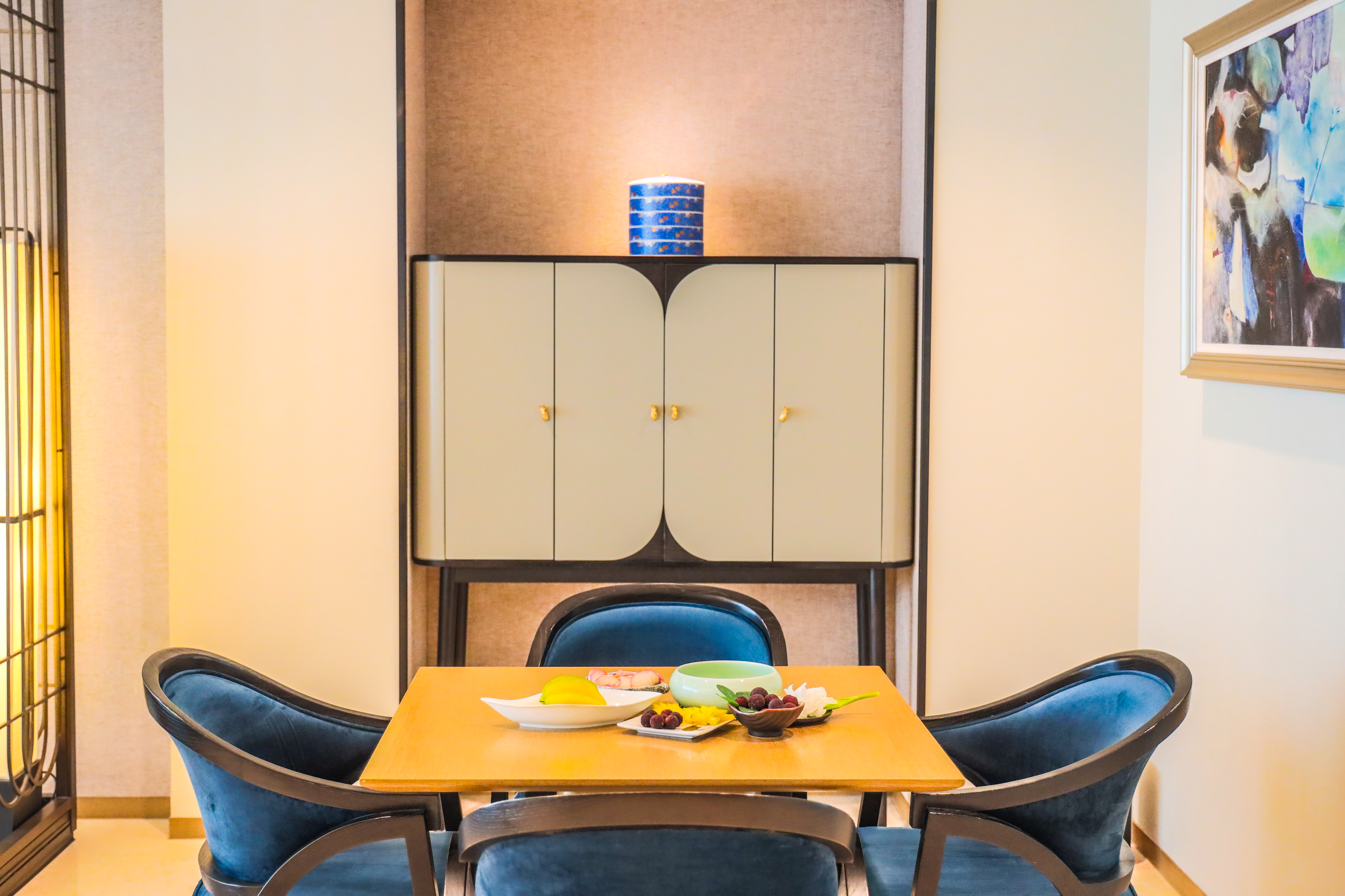 商务楼|双卧家庭房（电视投屏+护颈枕+德国高端衞浴）