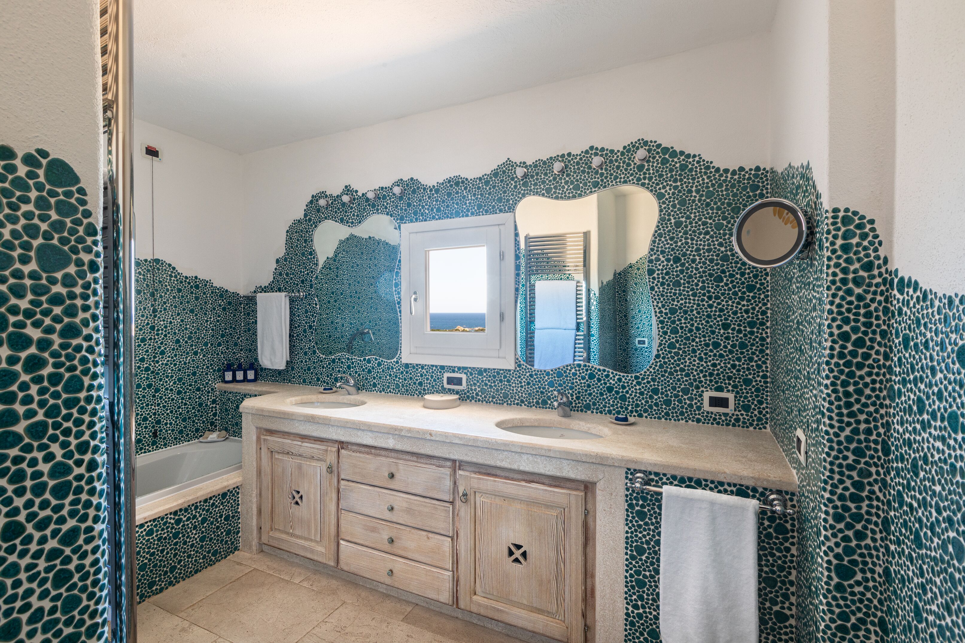 小型套房（带海景的）