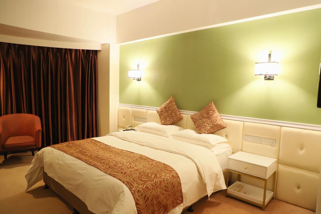 高级大床房（景观落地窗+RoomPlus洗护用品）