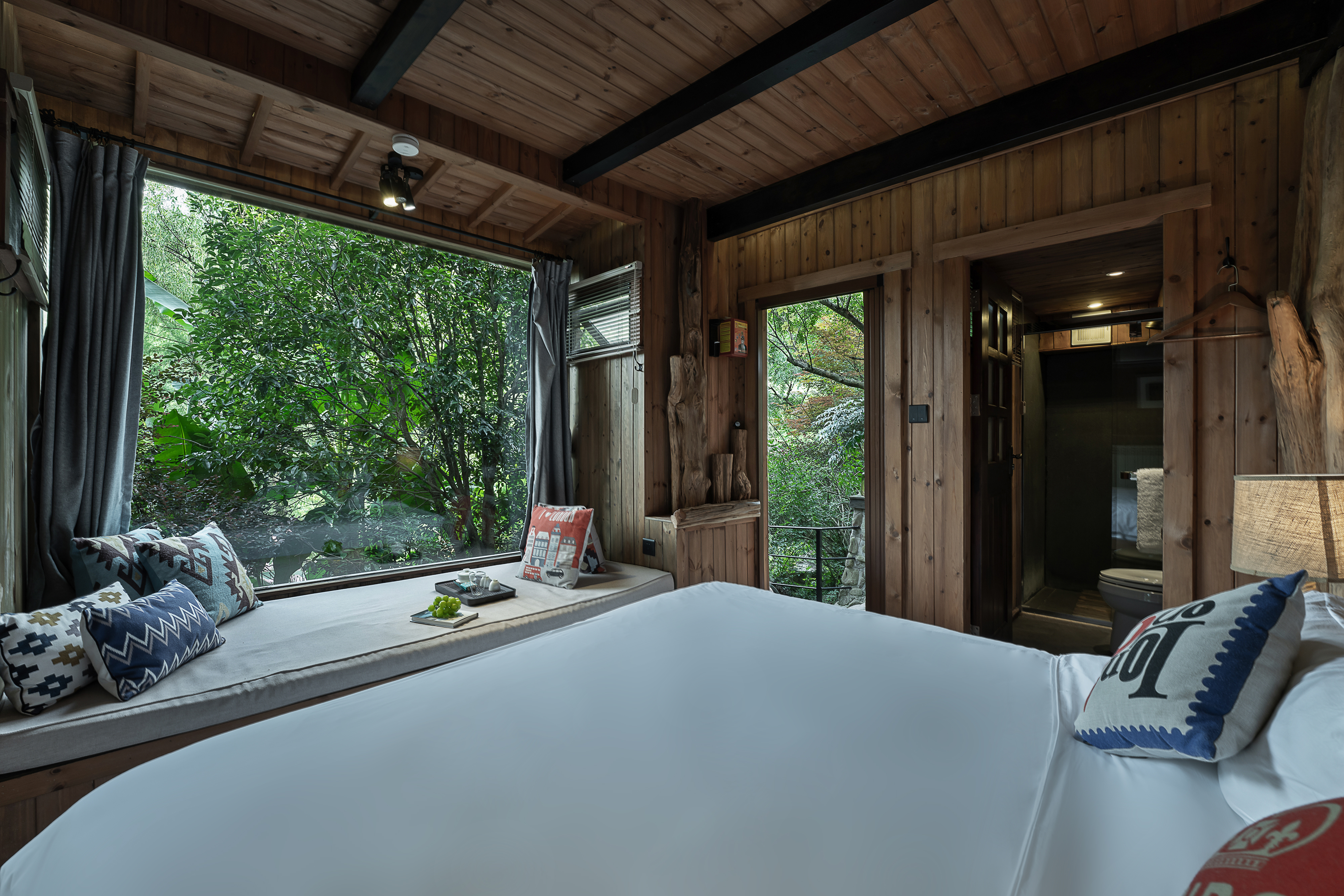 山野独立木屋温馨情侣房（全景私享飘窗+梦百合床垫）