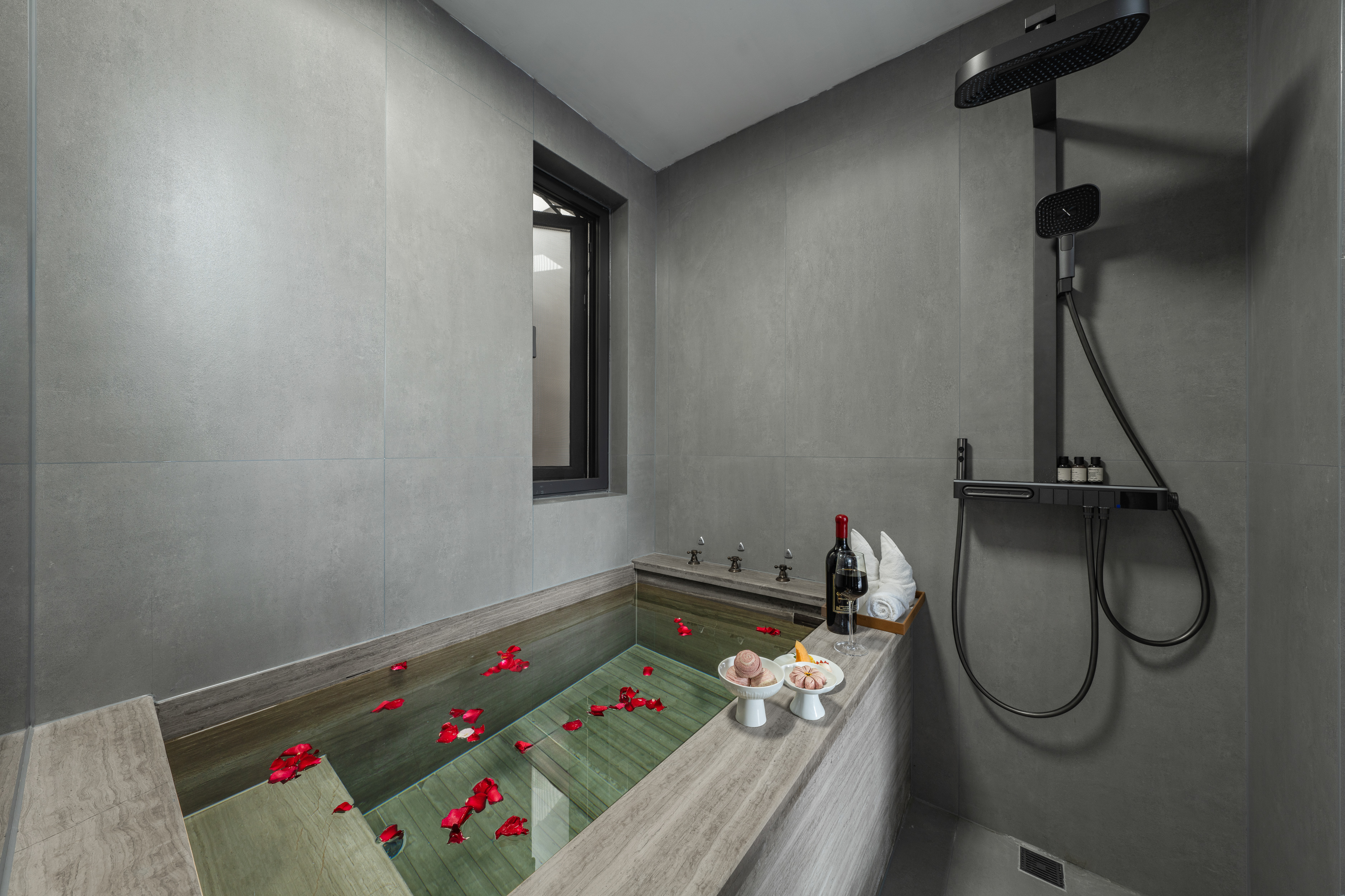 Lakeside Li Dream Private Hot Spring Queen Bed Room