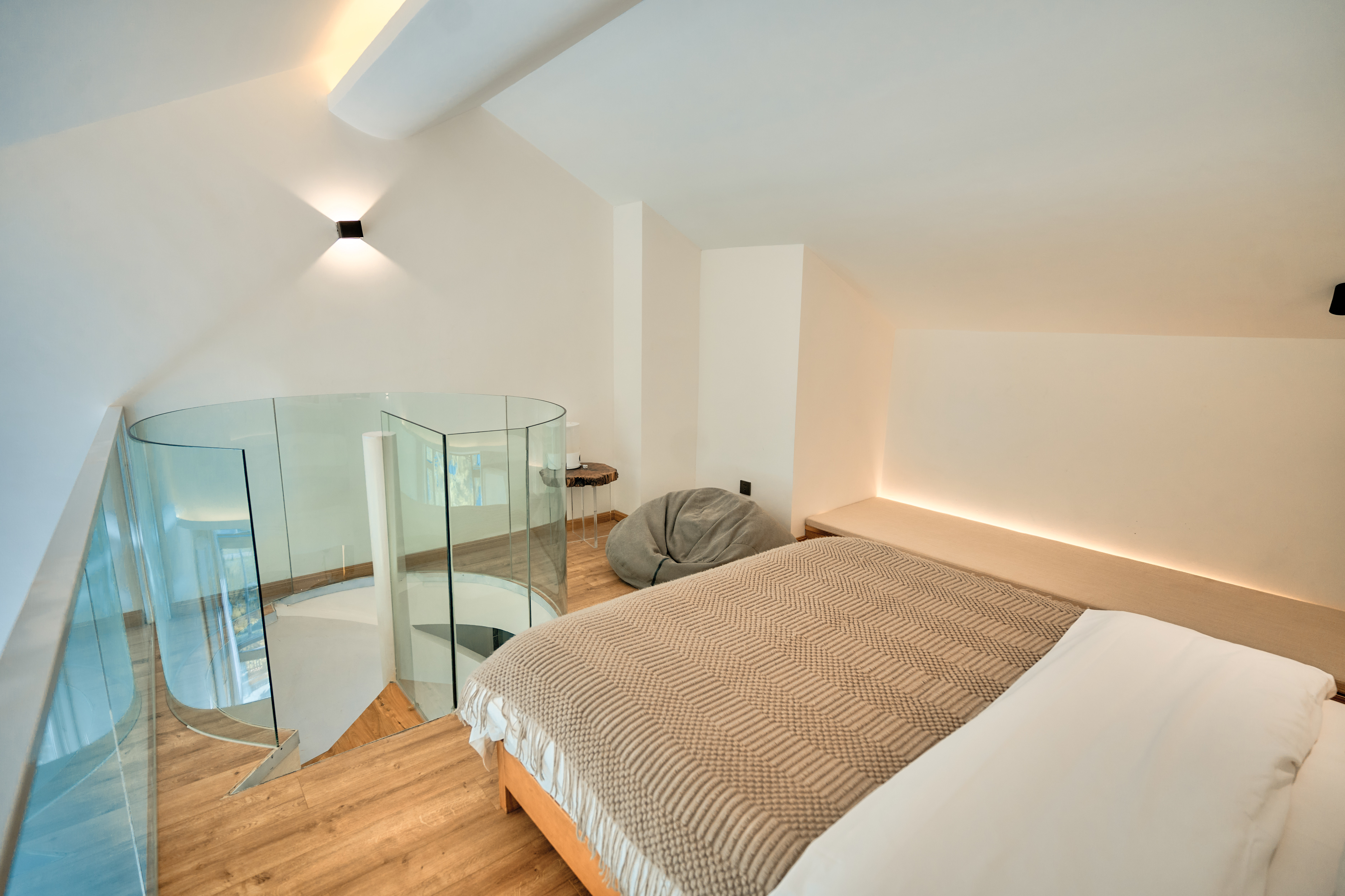 无敌湖景复式亲子套房-洗衣机-晨雾美景-日落晚霞-地暖