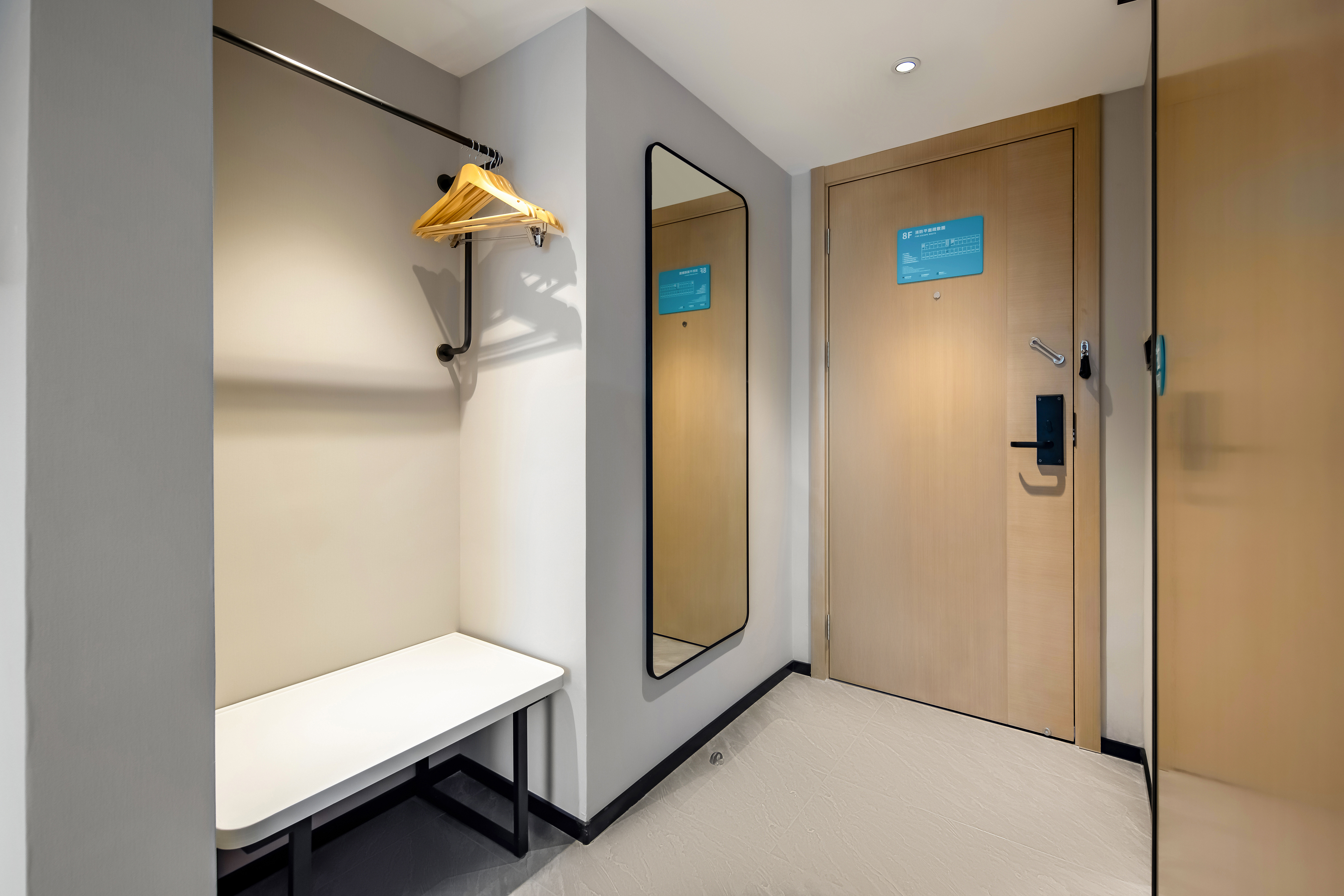 智能商务大床房-手机投屏+安享静谧+LED智能魔镜