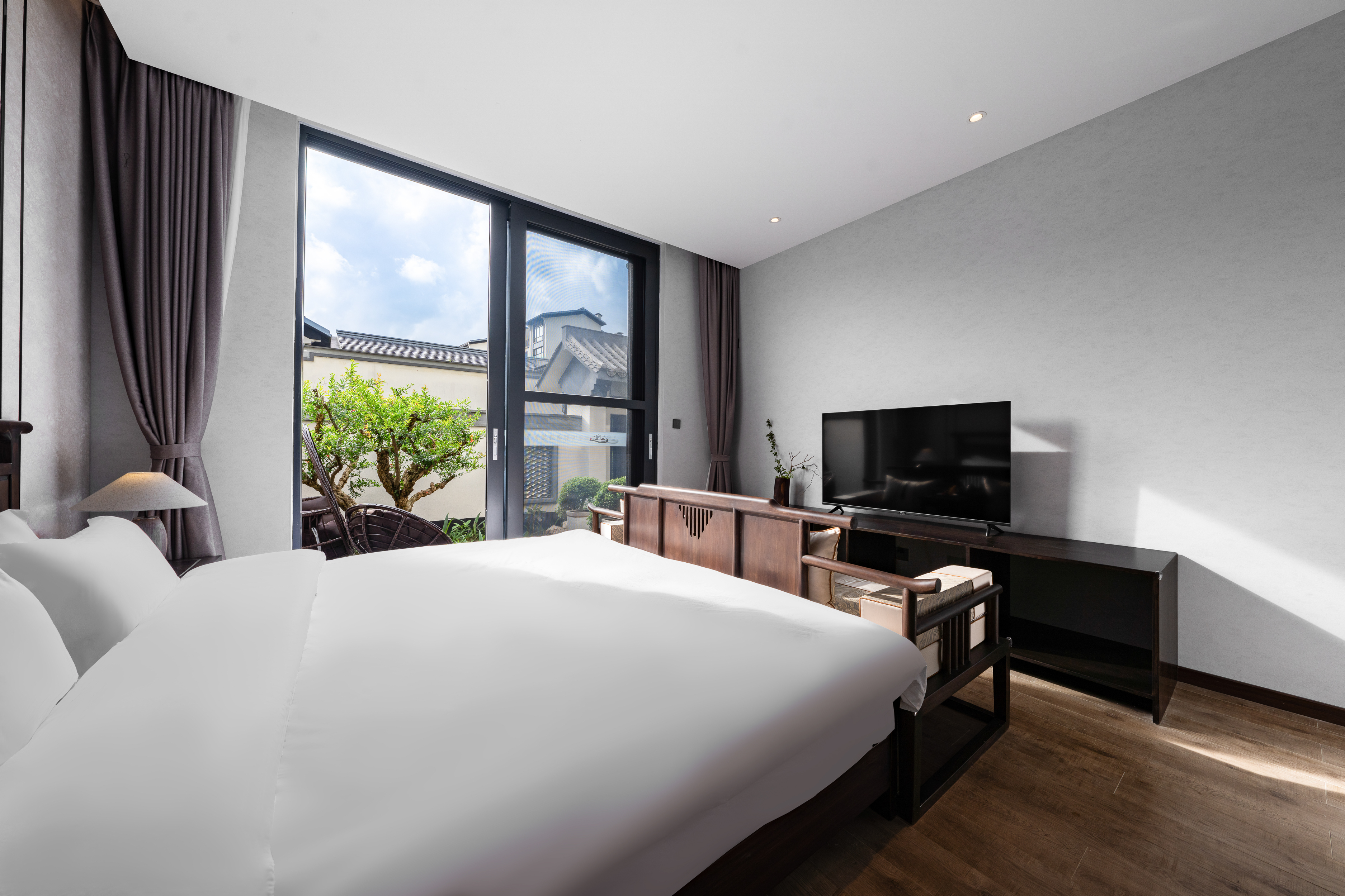 Lakeside Li Dream Private Hot Spring Queen Bed Room