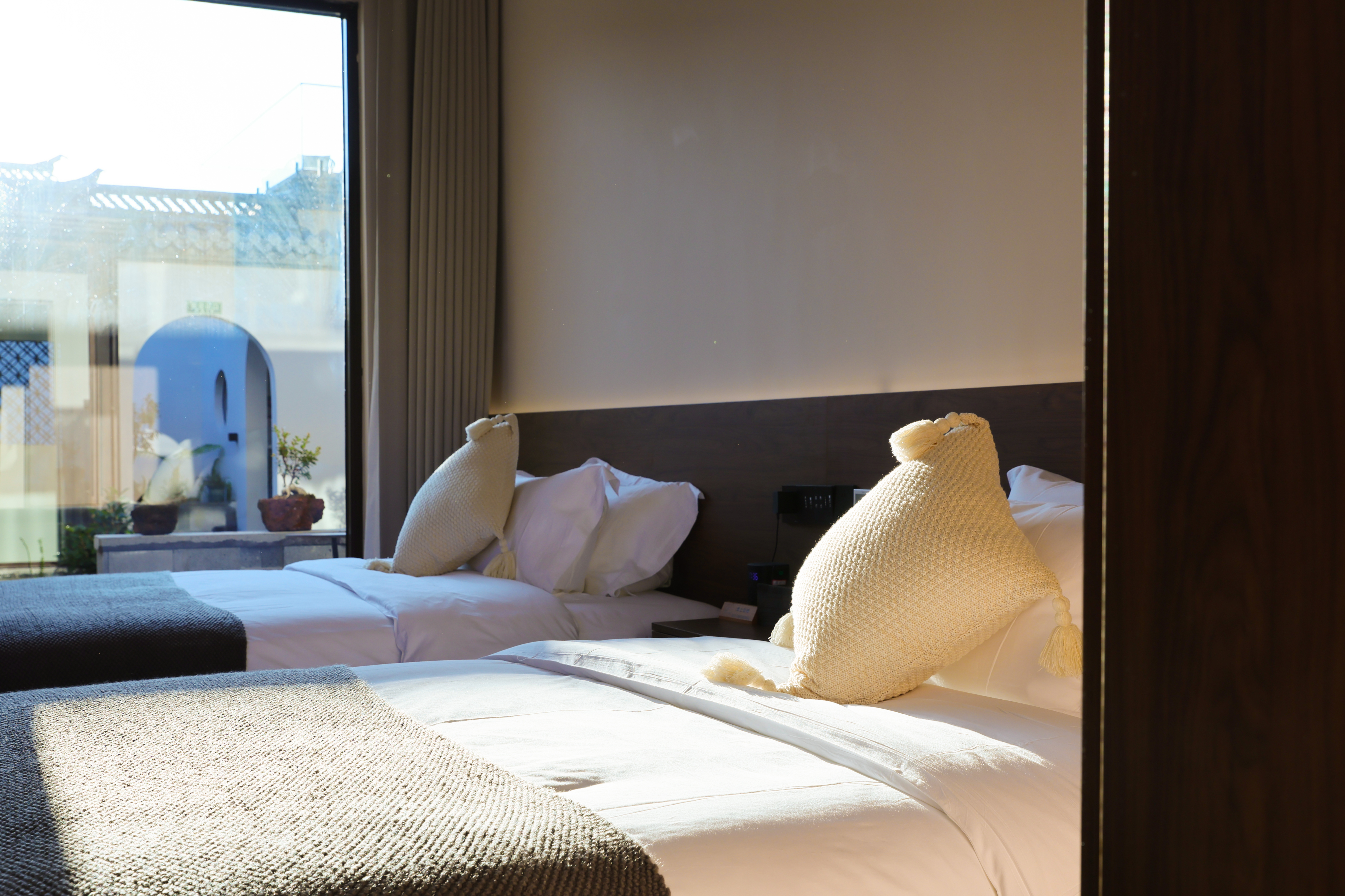 无晚·无为·温泉泡池榻榻米双床房『小冰箱·壁炉·自动窗帘·原木家俱·庭院美景』