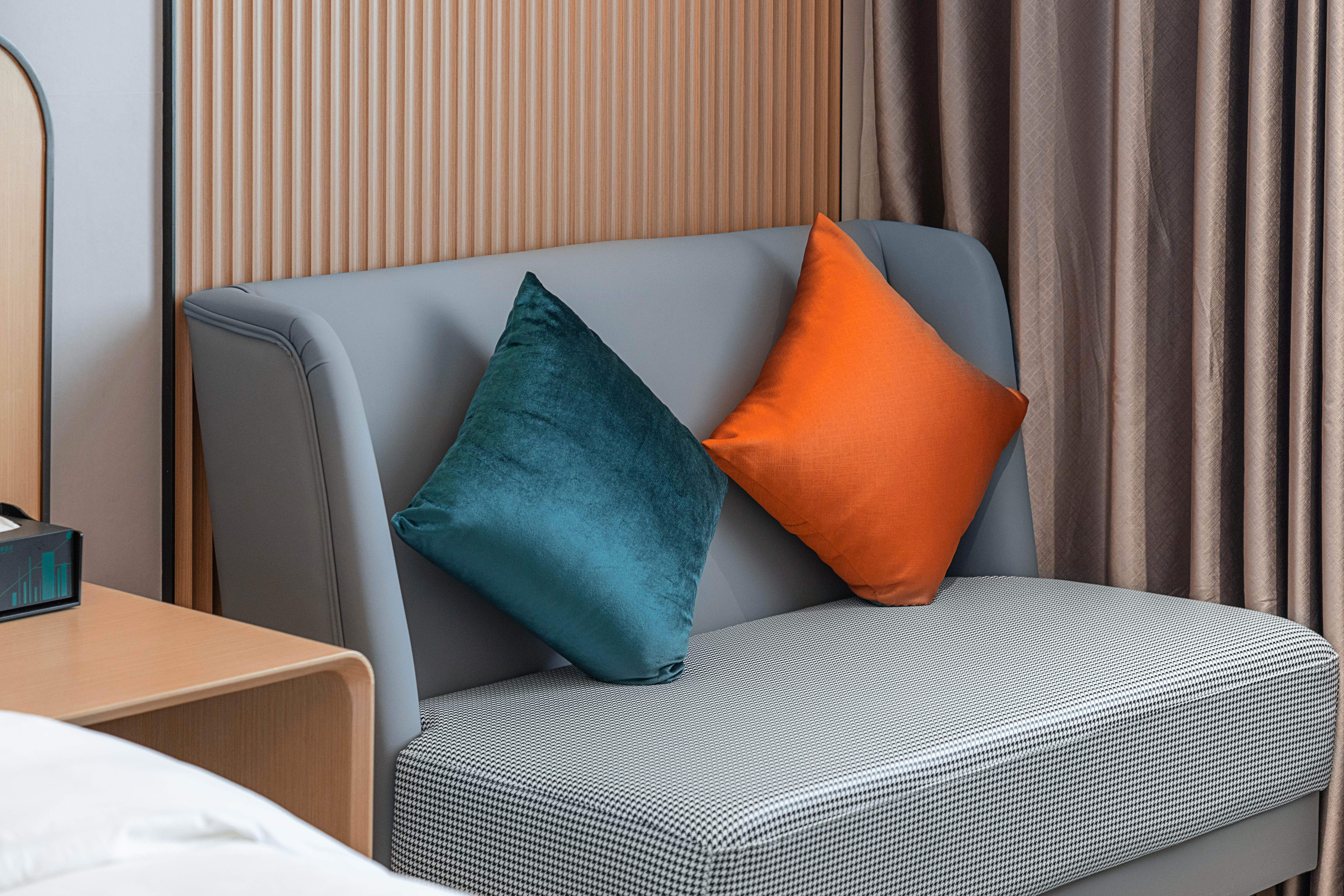 城景双床房-高空城景+办公桌椅+落地窗全景采光