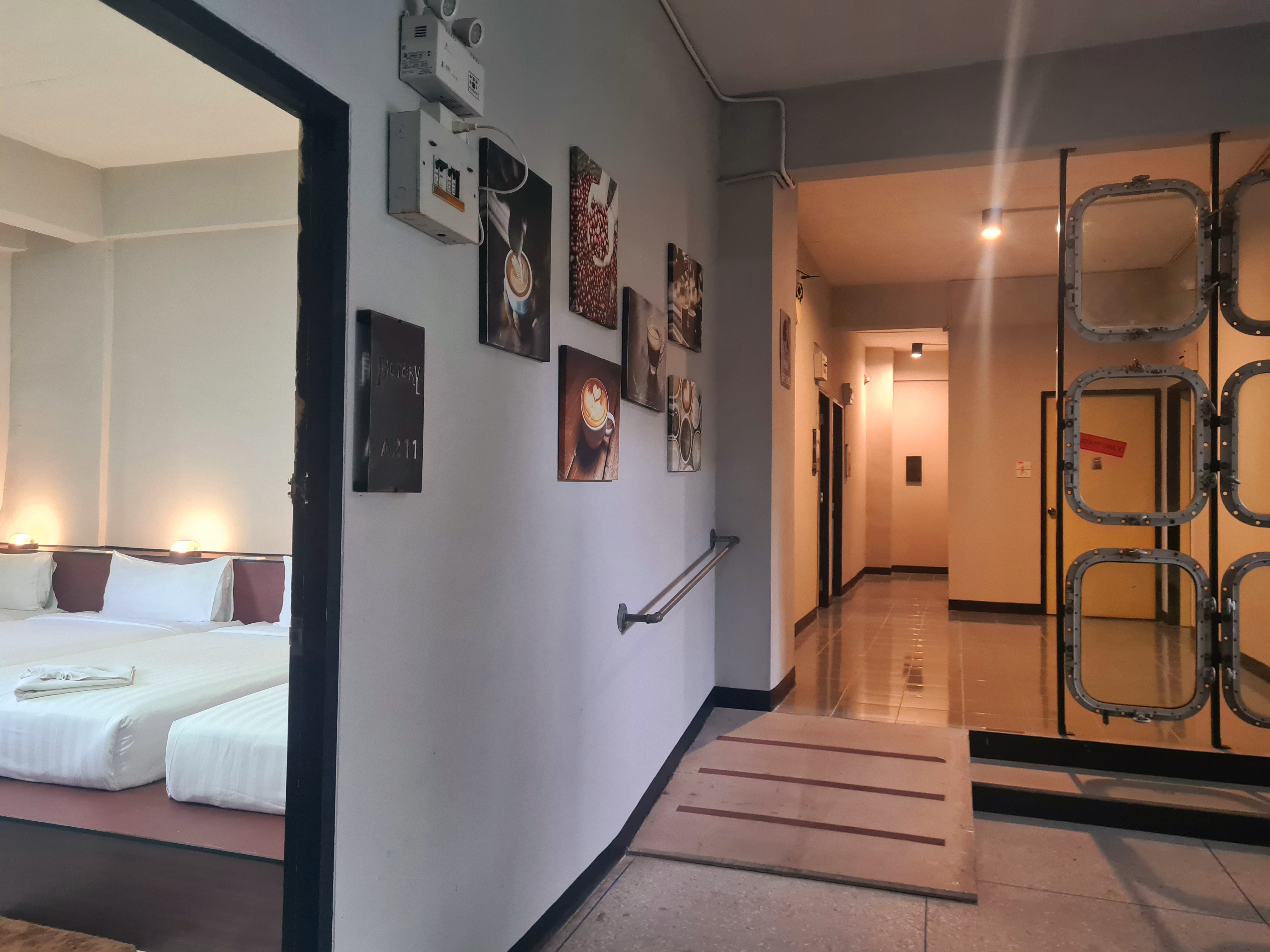 家庭房含4张单人床与共用浴室