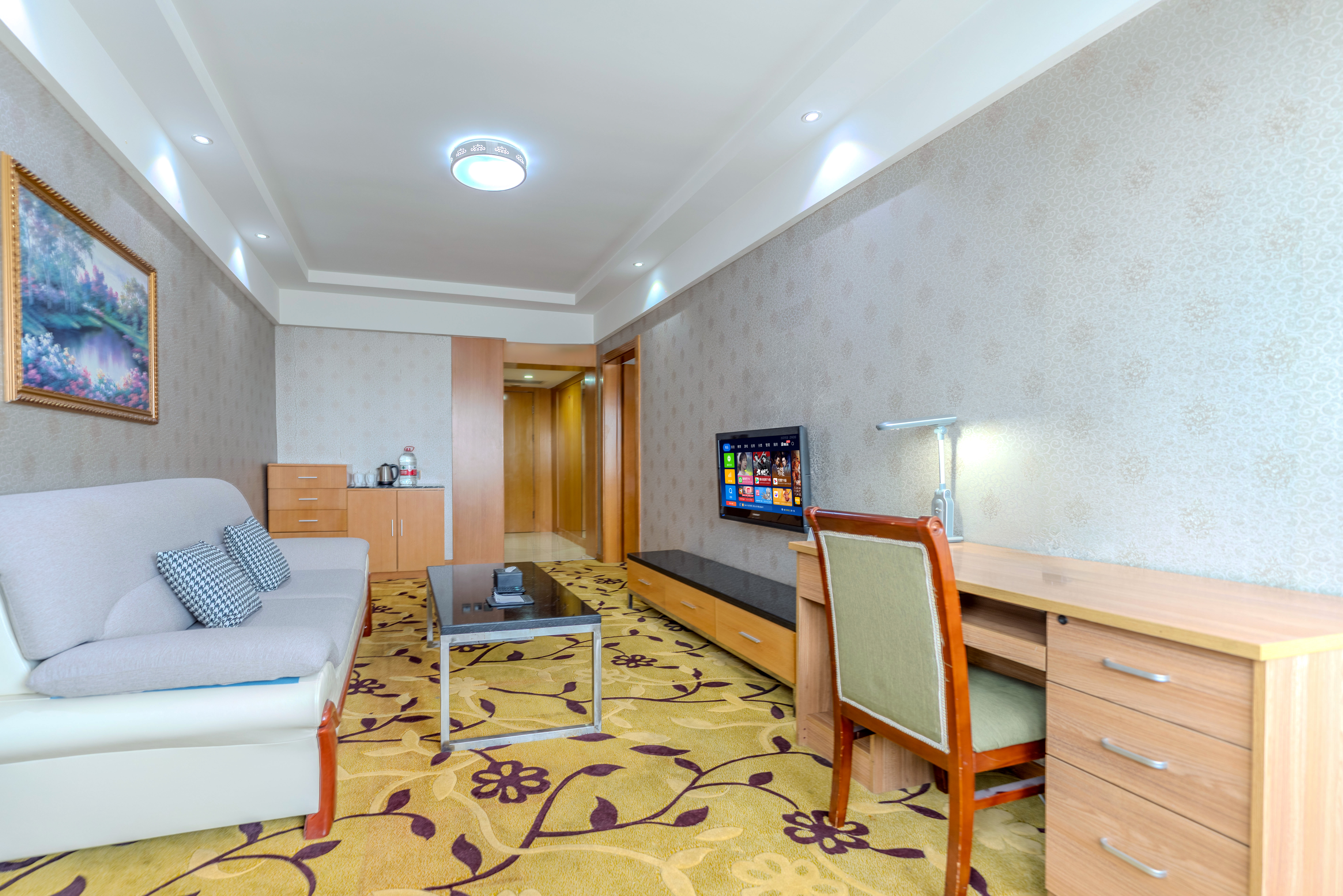 尊享豪华套房「温馨惬意+洁净温馨+简约设计」