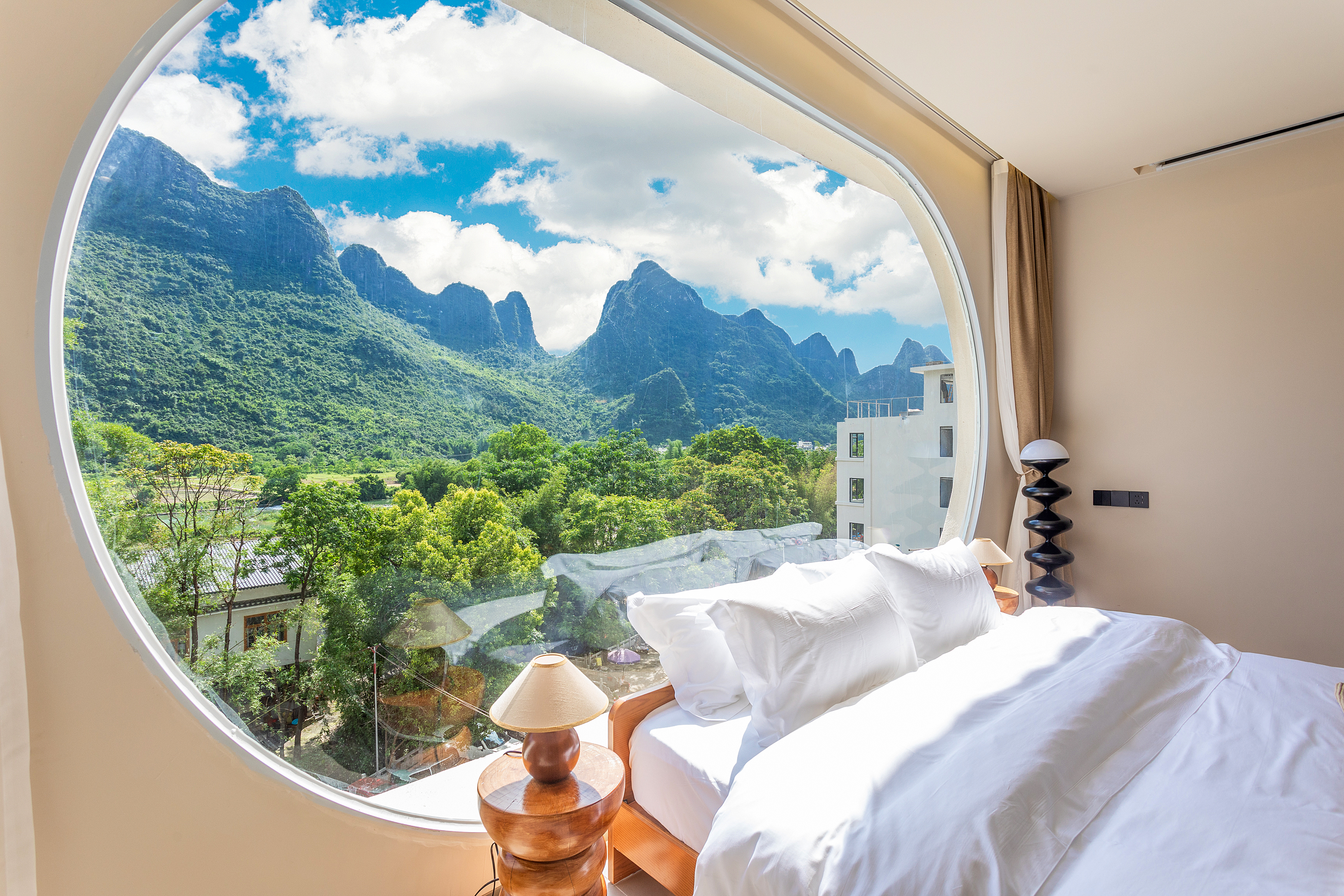 原野·长空·山水景观浴缸豪华大床房