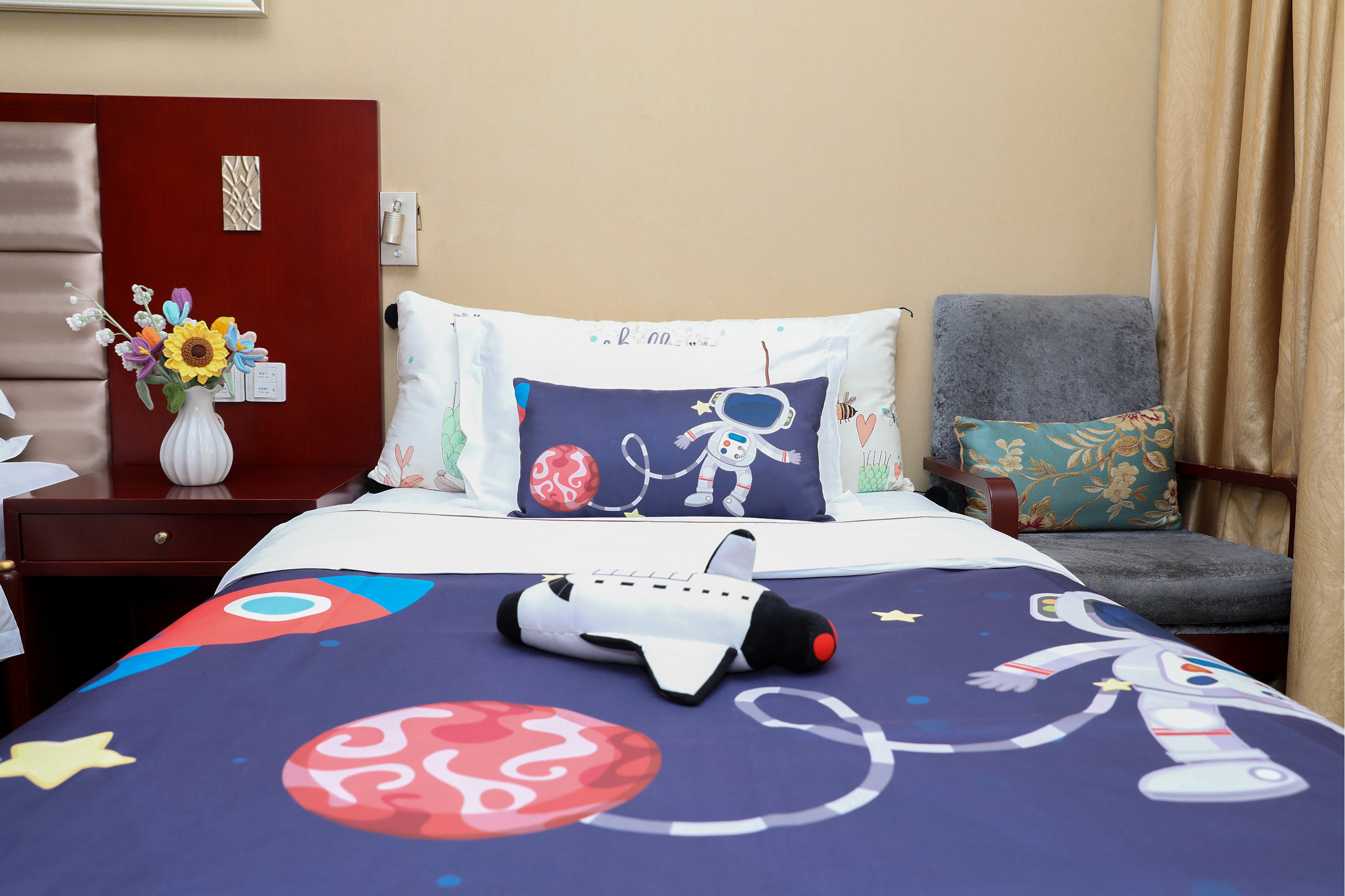 亲子房（鹅绒床被+小冰箱）