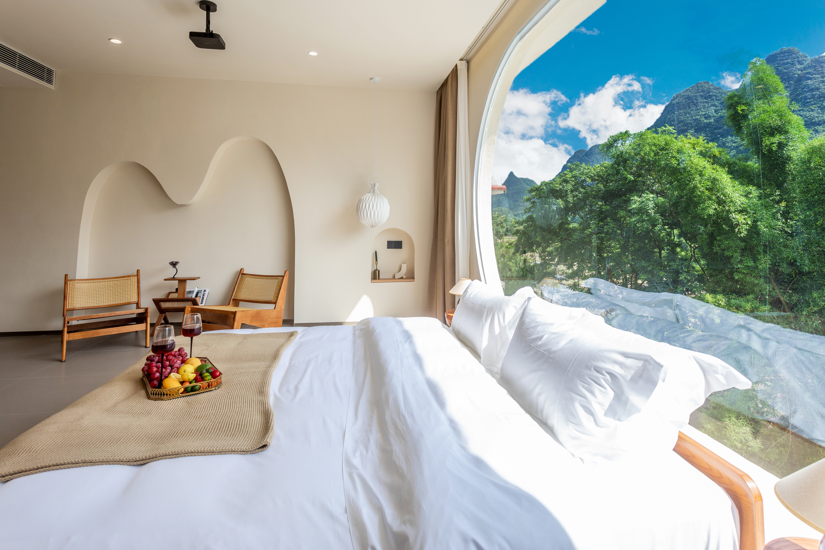 原野·长空·山水景观浴缸豪华大床房