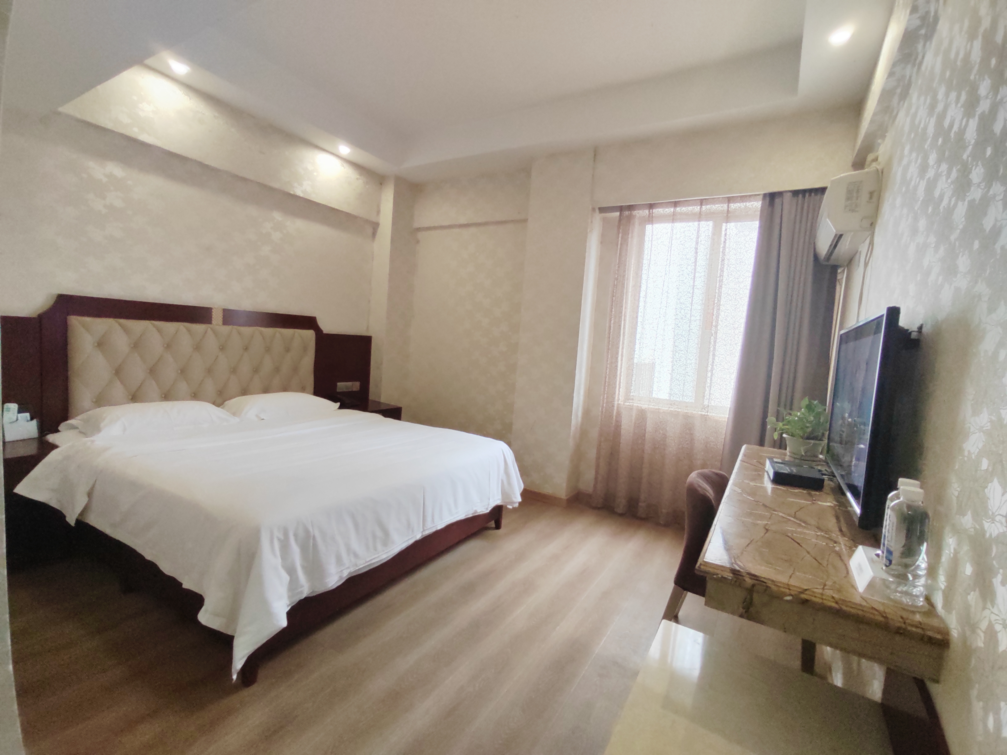 特惠豪华大床房