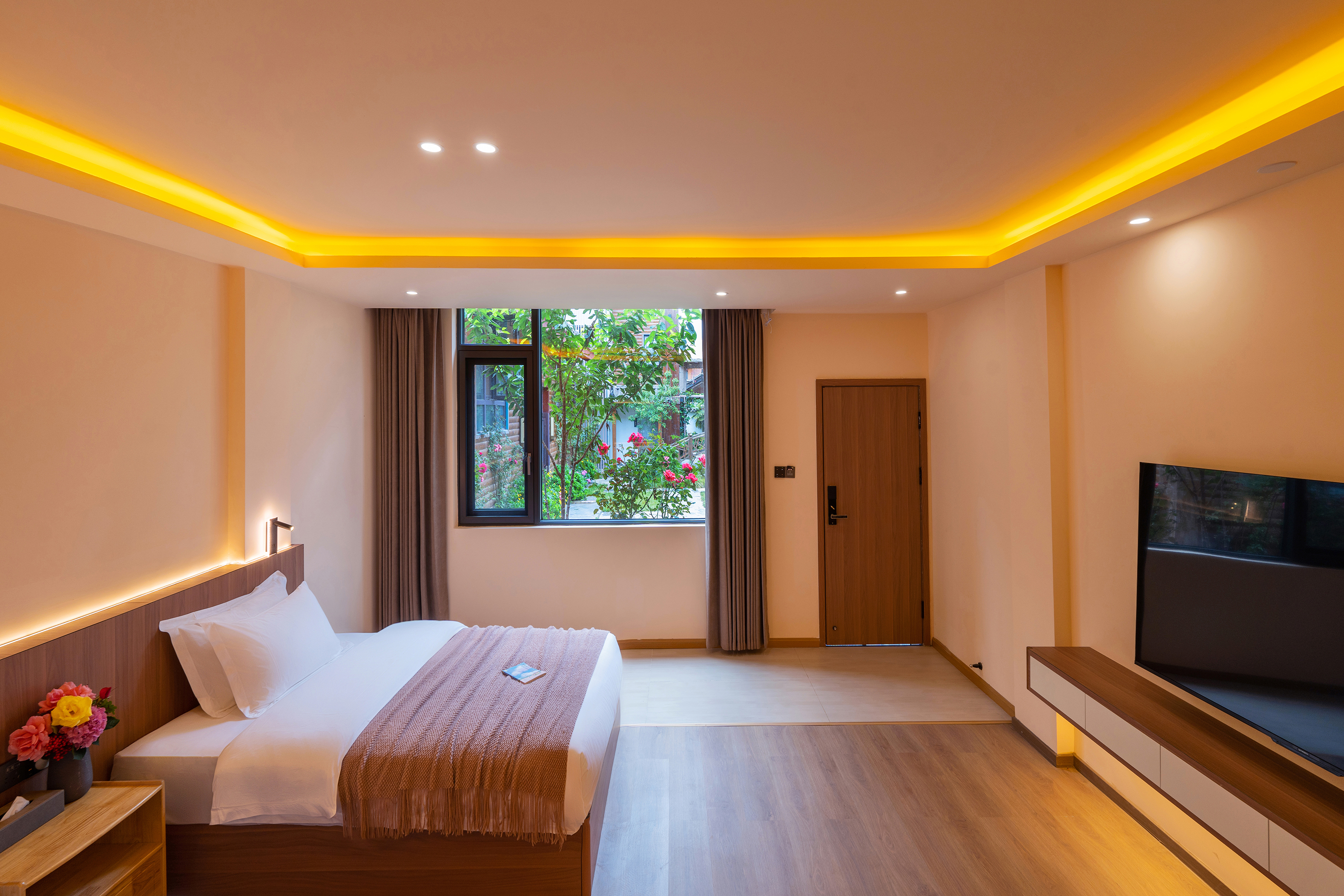 Light Luxury 2-bed Room