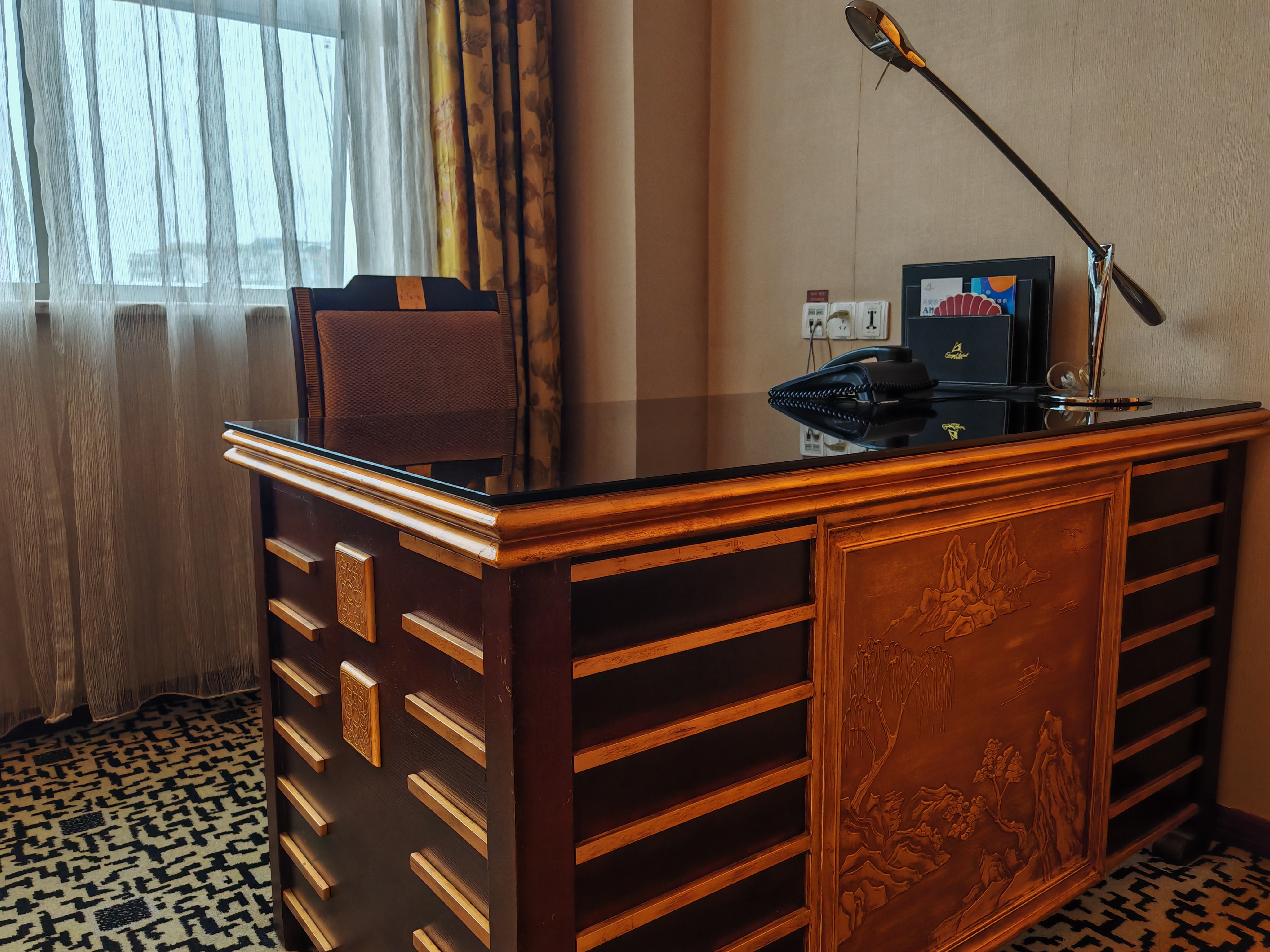 套间（鹅绒床被+小冰箱+空气净化器）