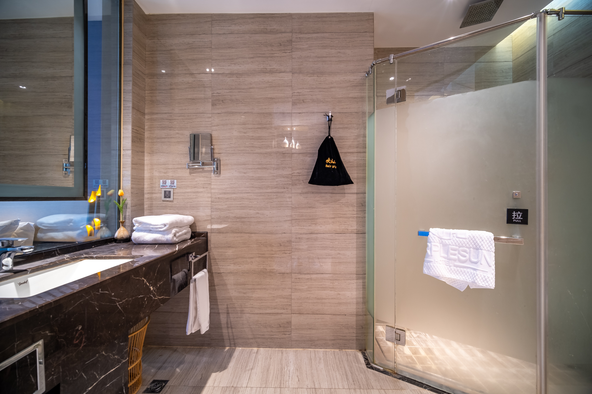 简约轻奢大床房 | 超大活动空间+智能马桶