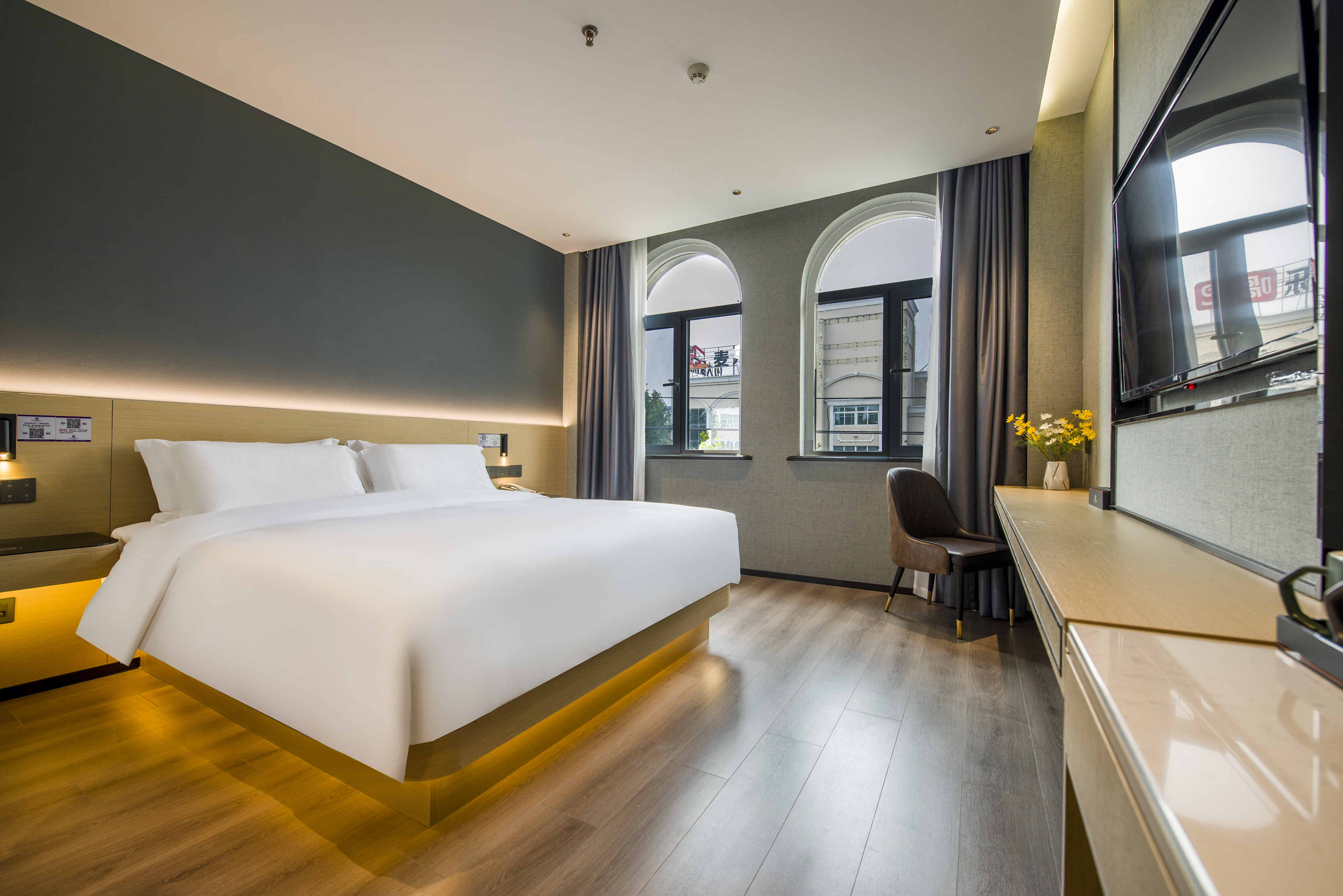 悦己 | 高级大床房（顾家家居静音舒眠乳胶床垫+0压轻柔鹅绒被+80S悦眠亲肤布草+恒温智能马桶）