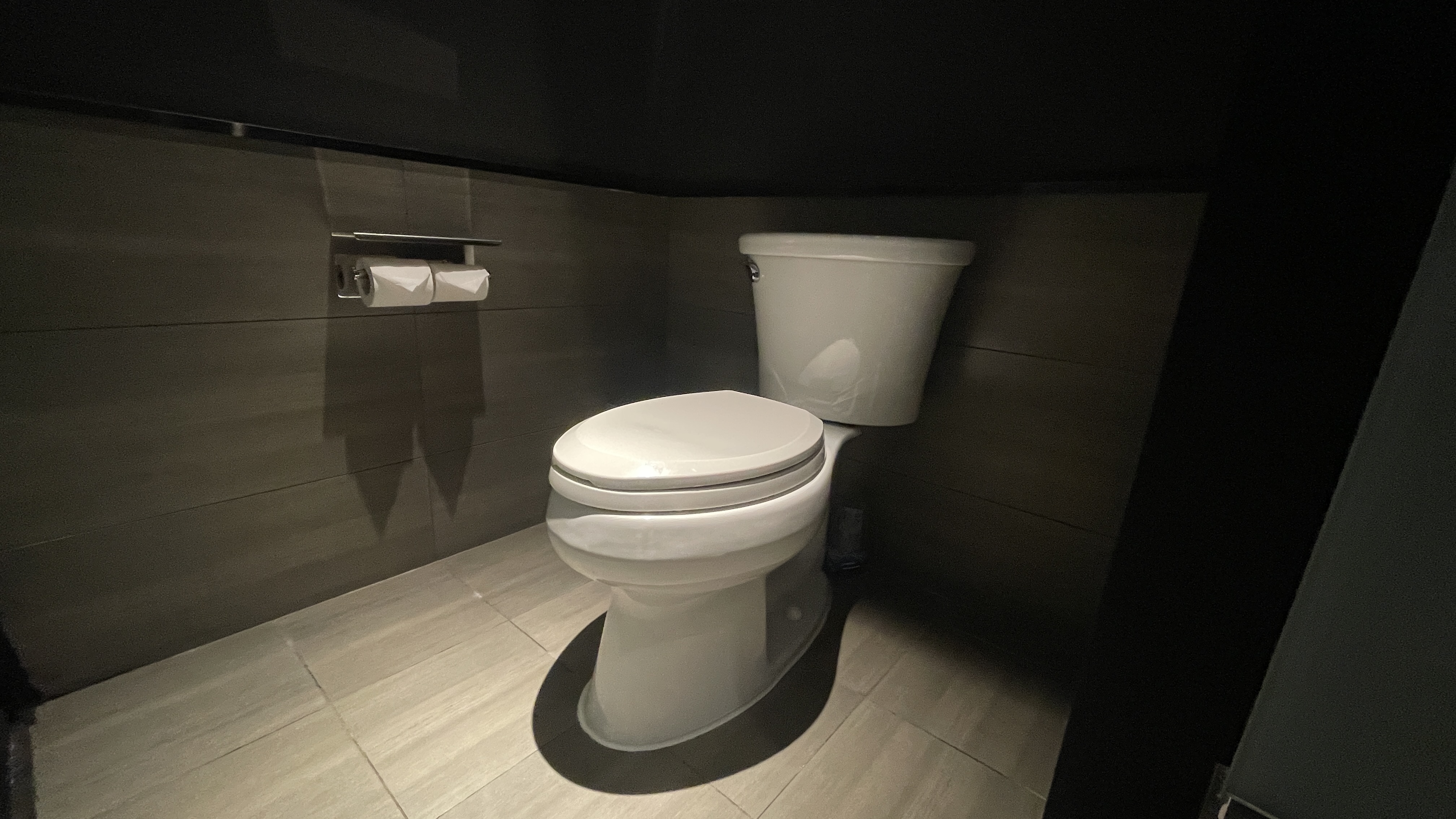 Guestroom (King Bed) (Fridge)1