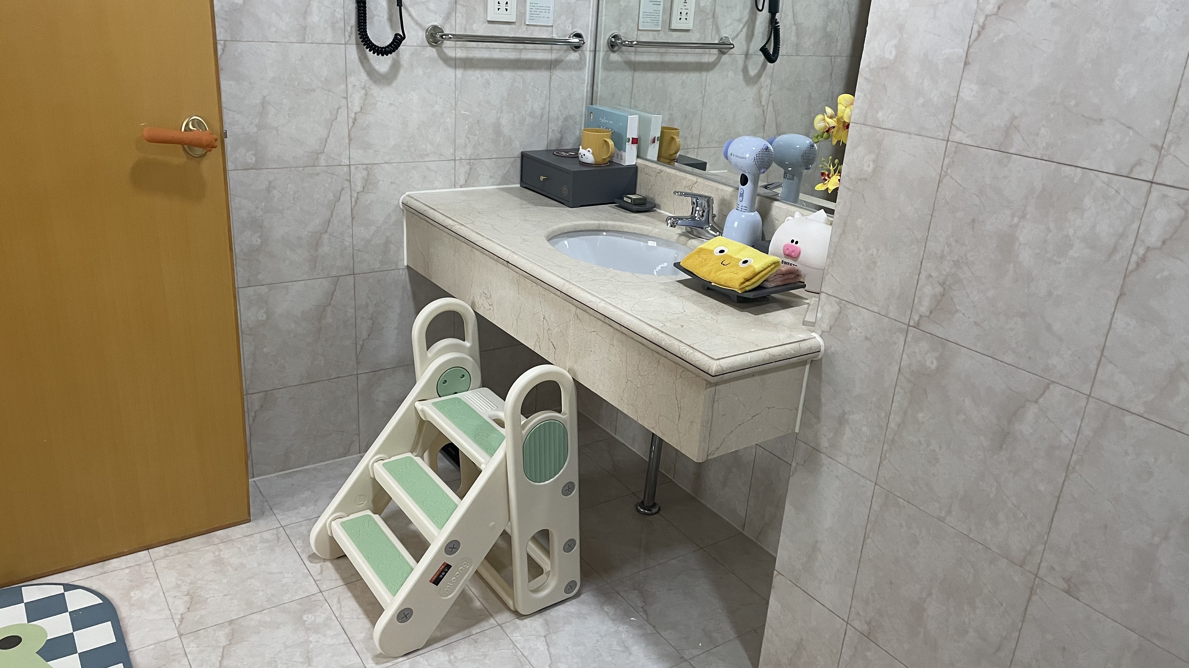 行政家庭亲子房