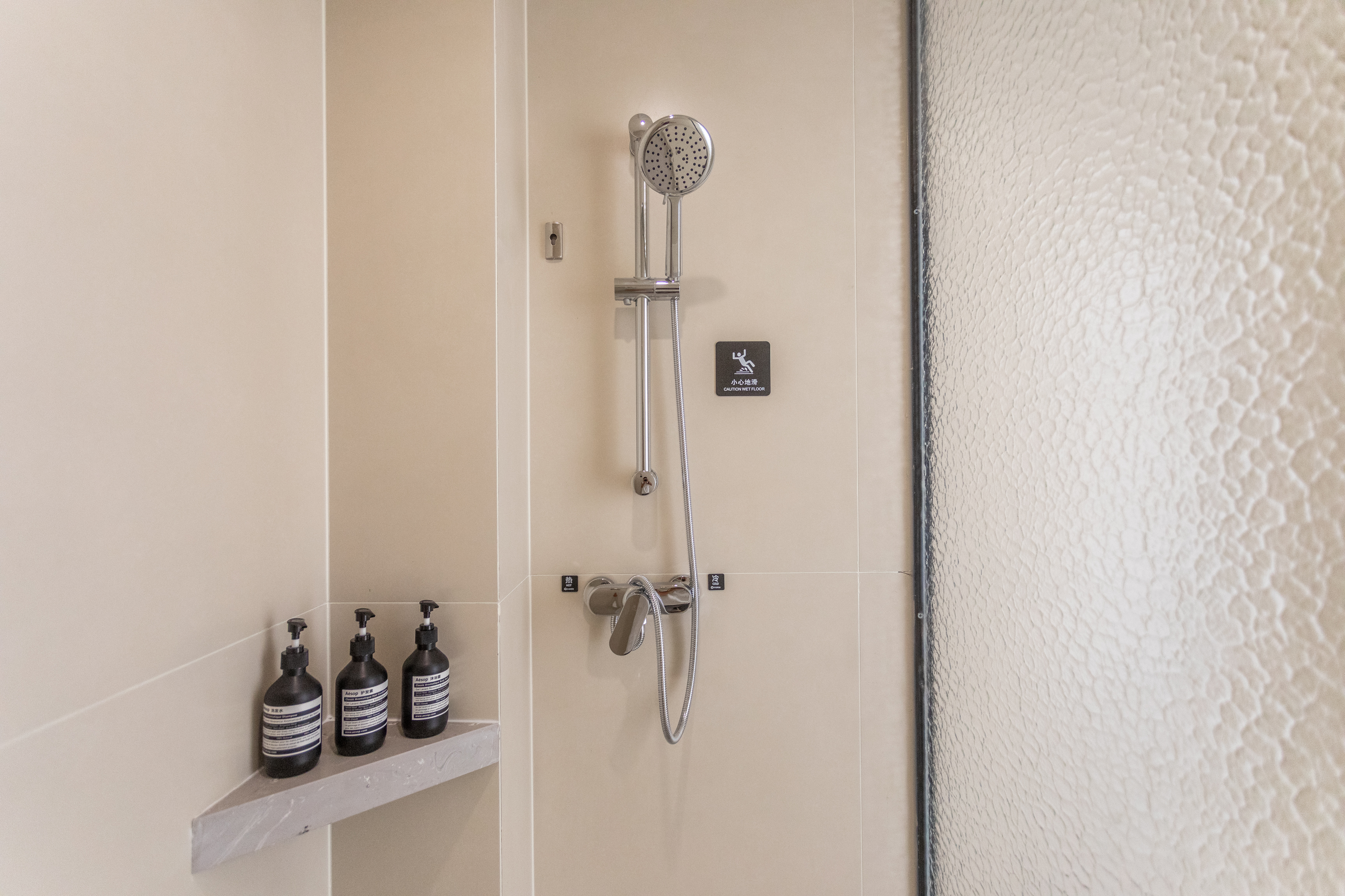 原野·长空·山水景观浴缸豪华大床房