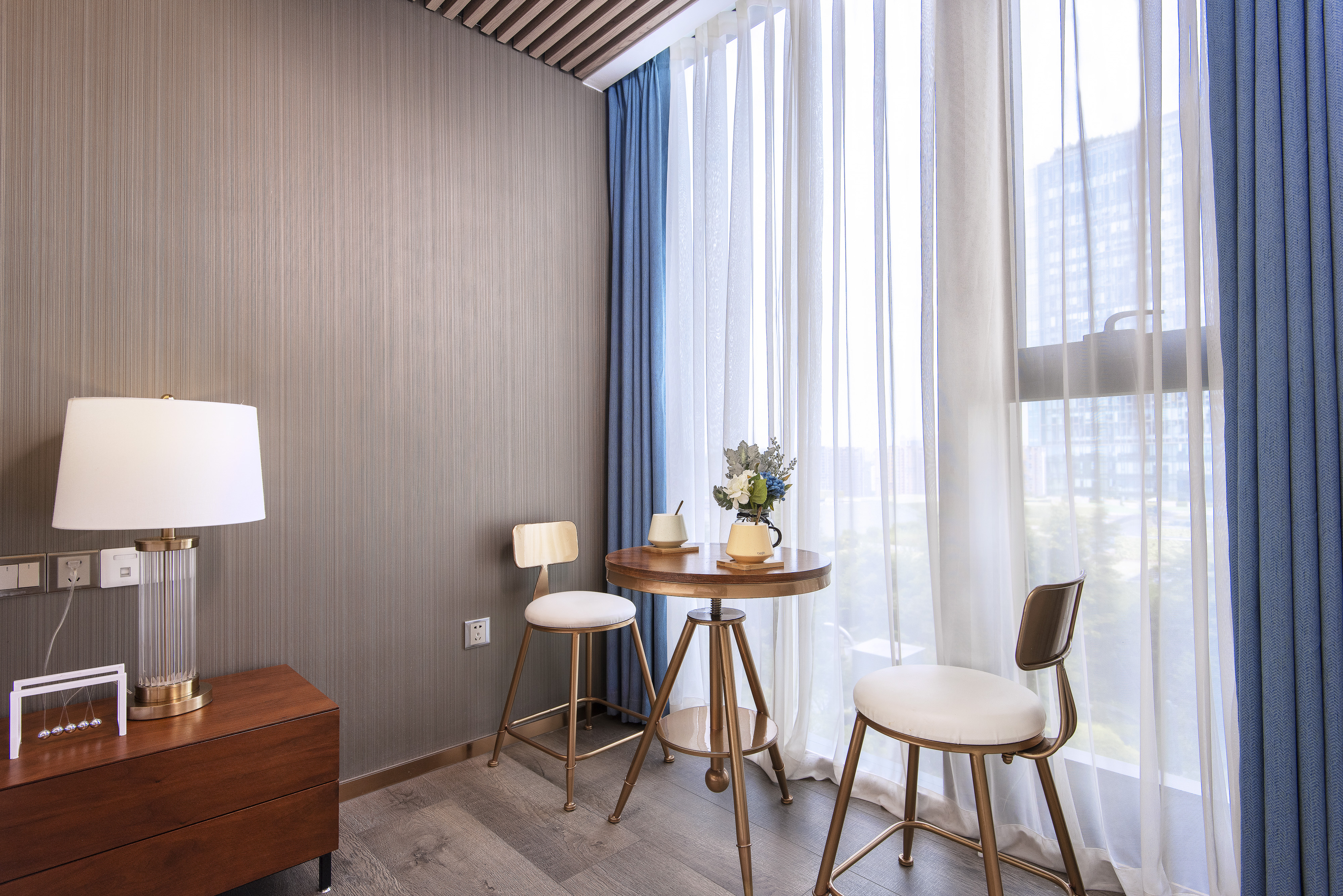 精英商务大床房（洗衣机+熨衣设备+咖啡机）