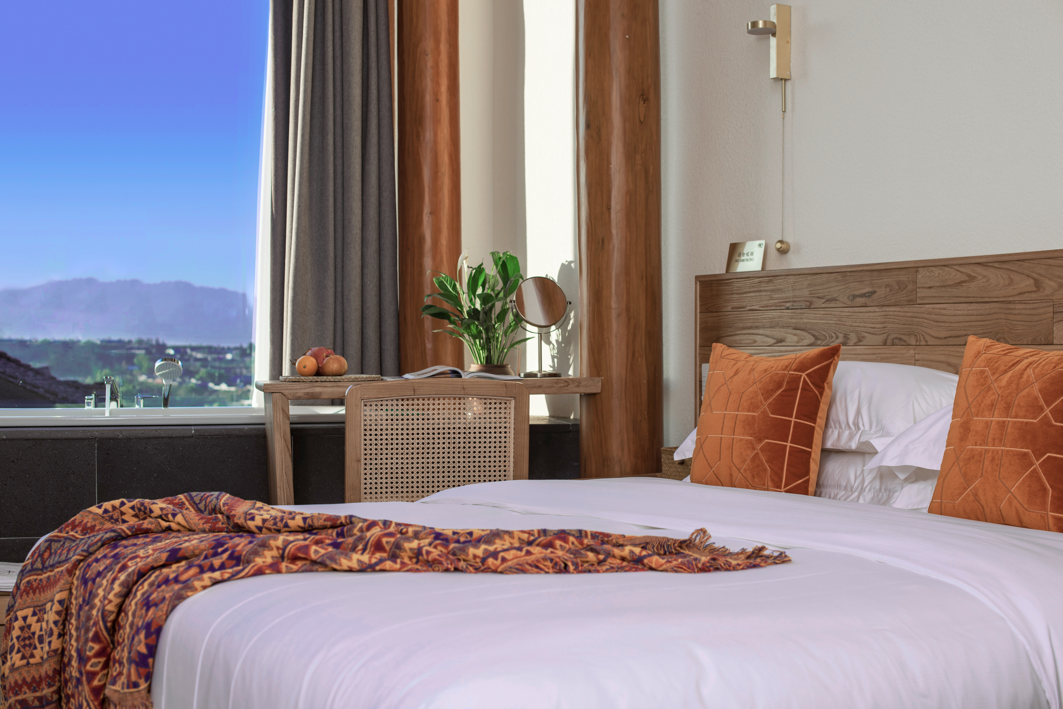 眺山·蒼峯遠景私湯大床房「金可兒舒睡床墊·自動窗簾·電熱毛巾架·恆温花灑·原木傢俱」