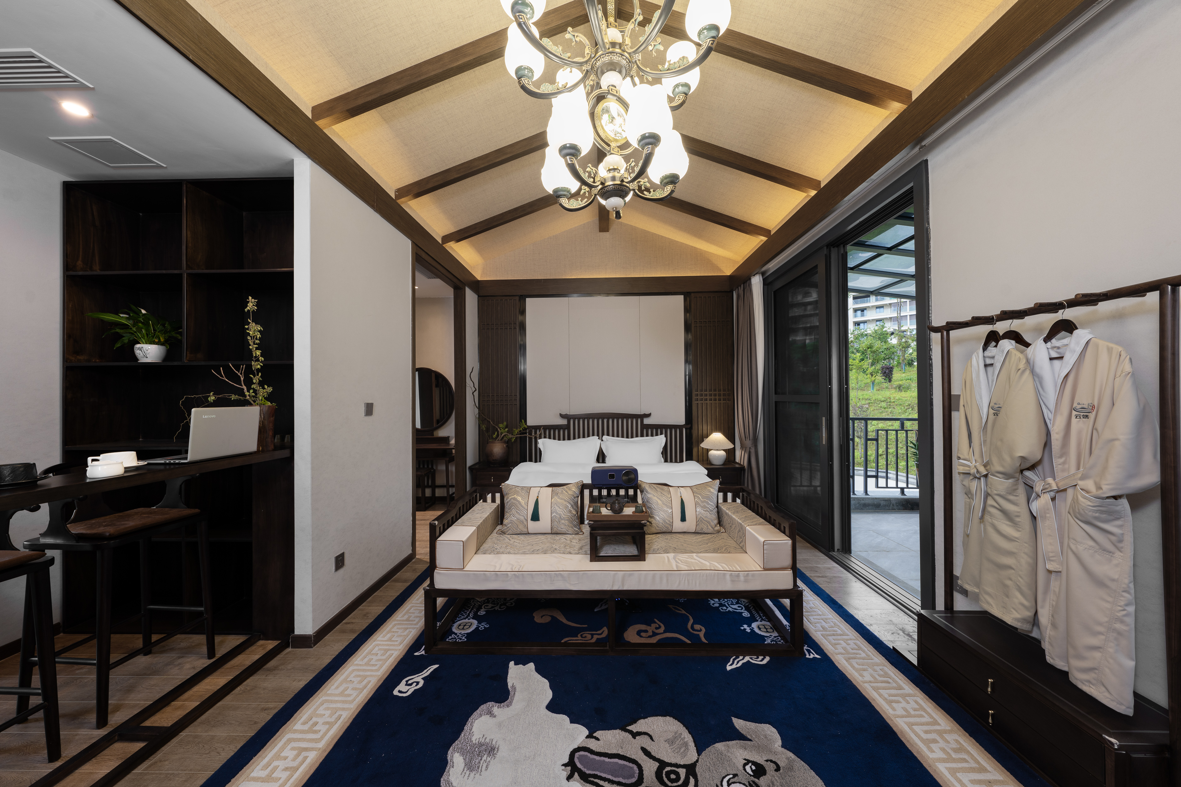 Deluxe Suite - Mountain-View