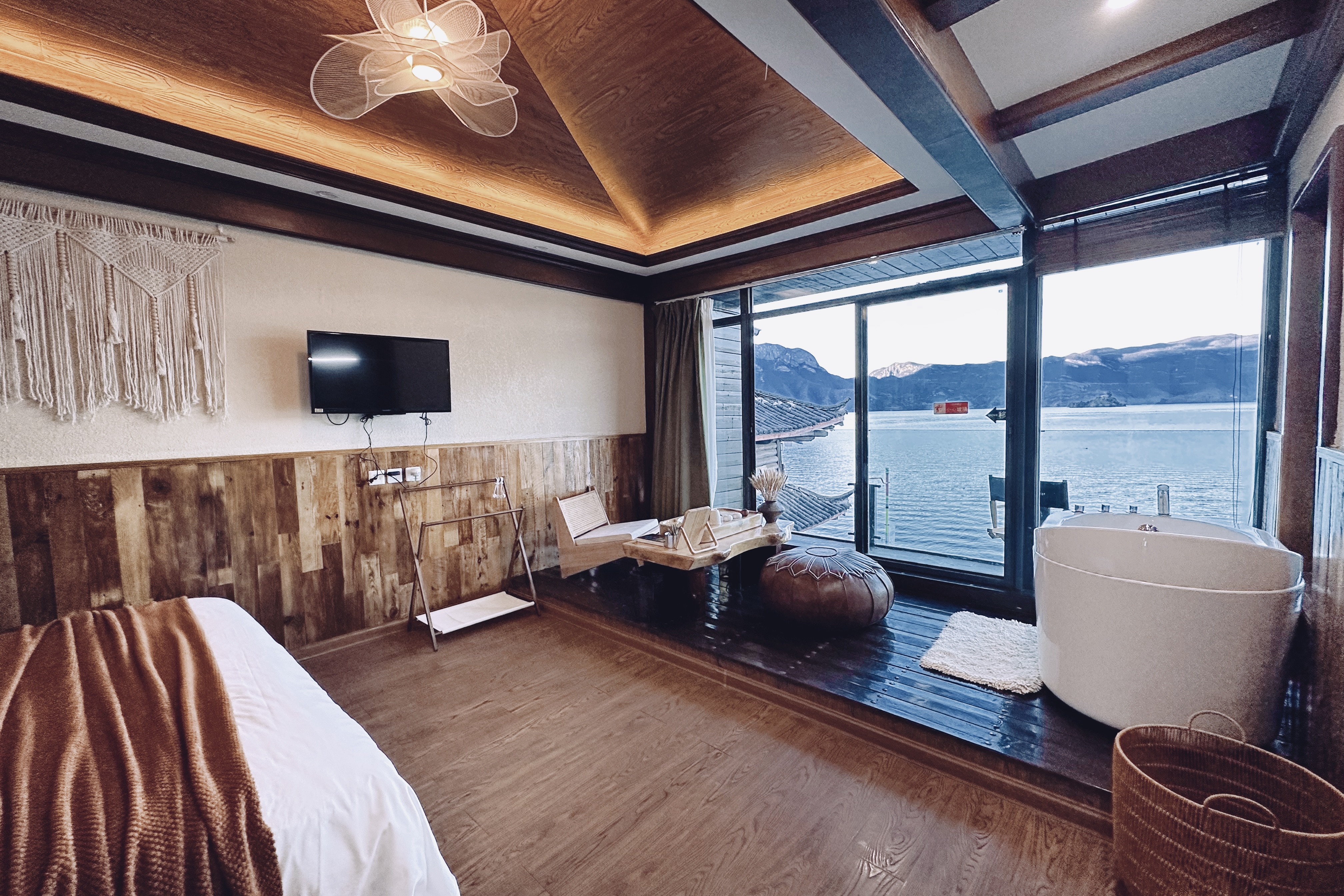 Elegant Suite - Lake-View