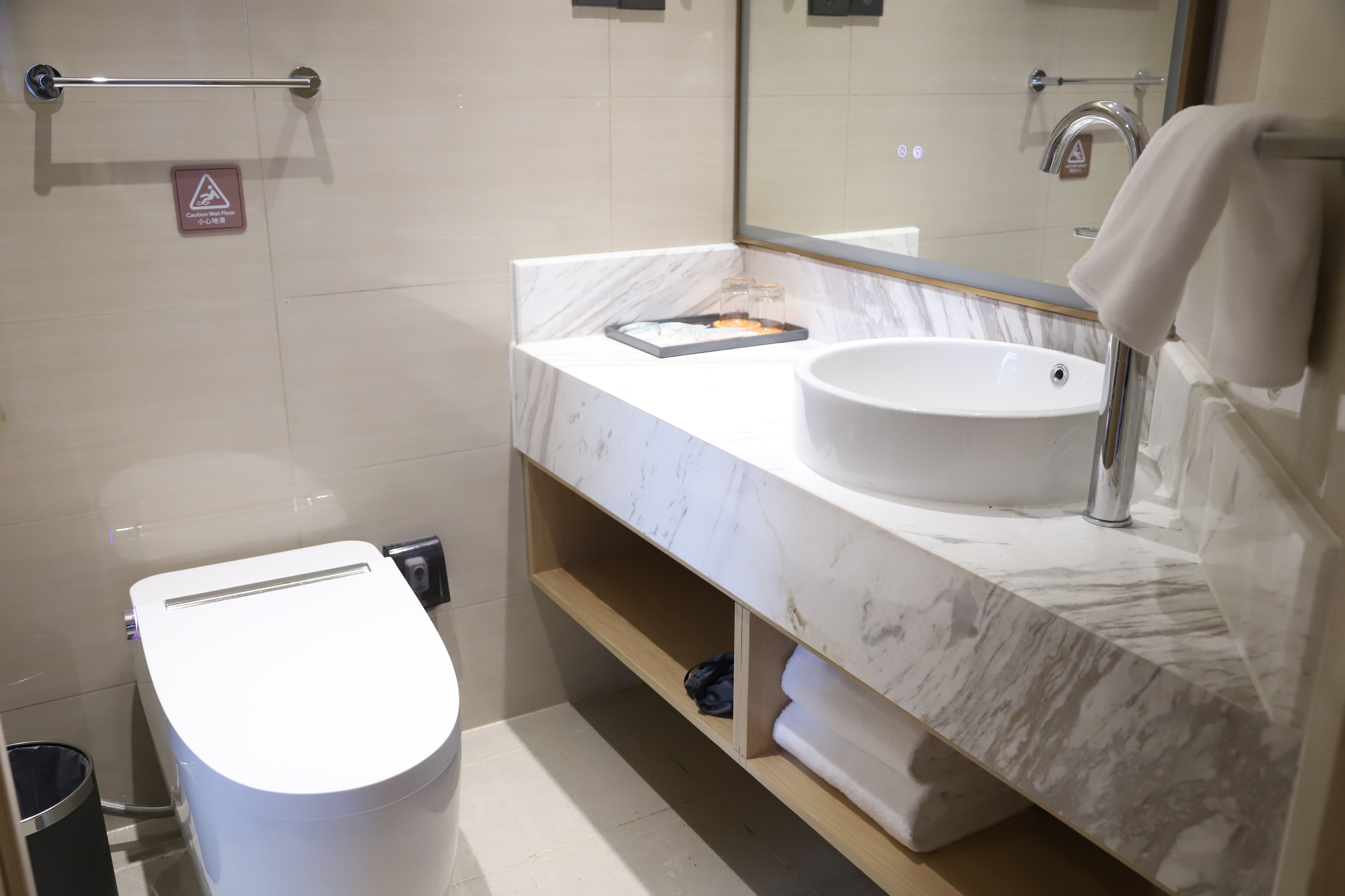 商务大床房（全屋智能+恒温冰箱+电视投屏）