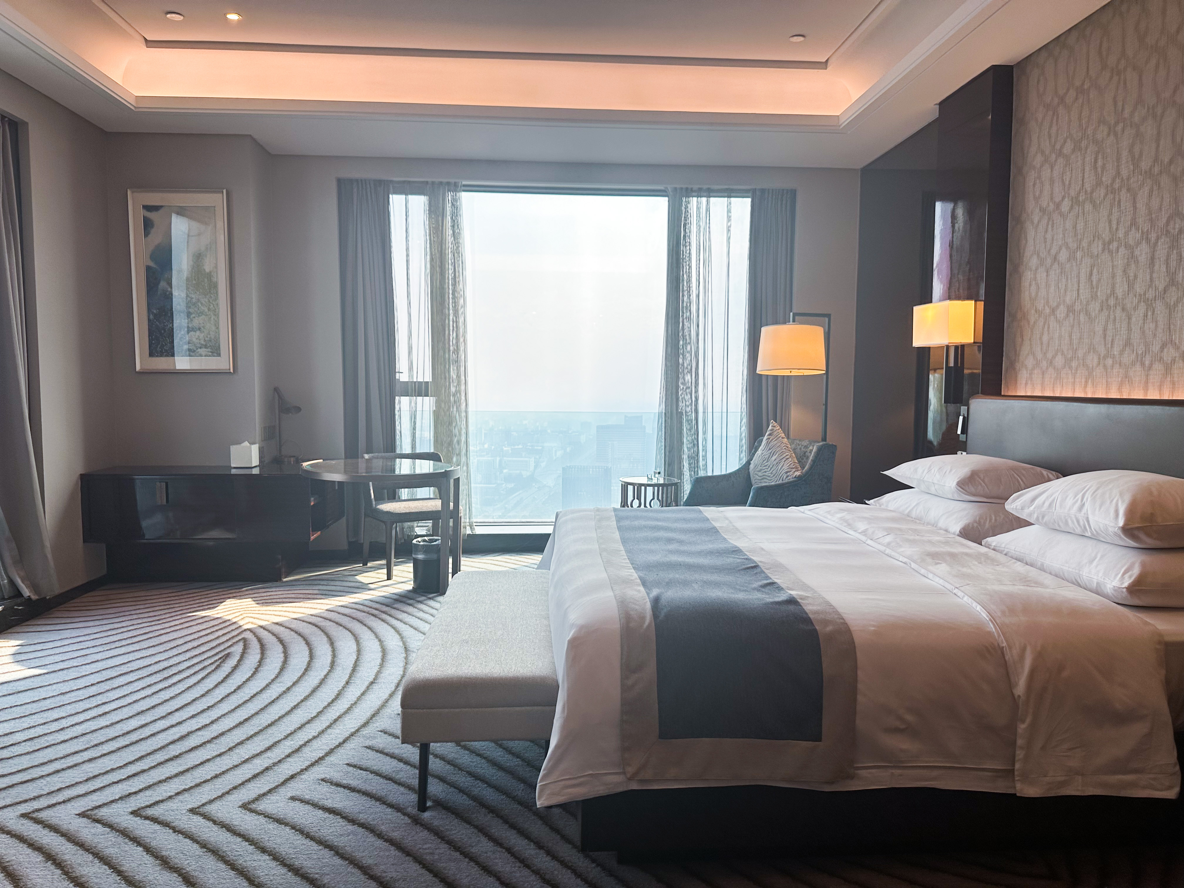 行政景观大床房（双面全景落地窗+浴缸+特大床）