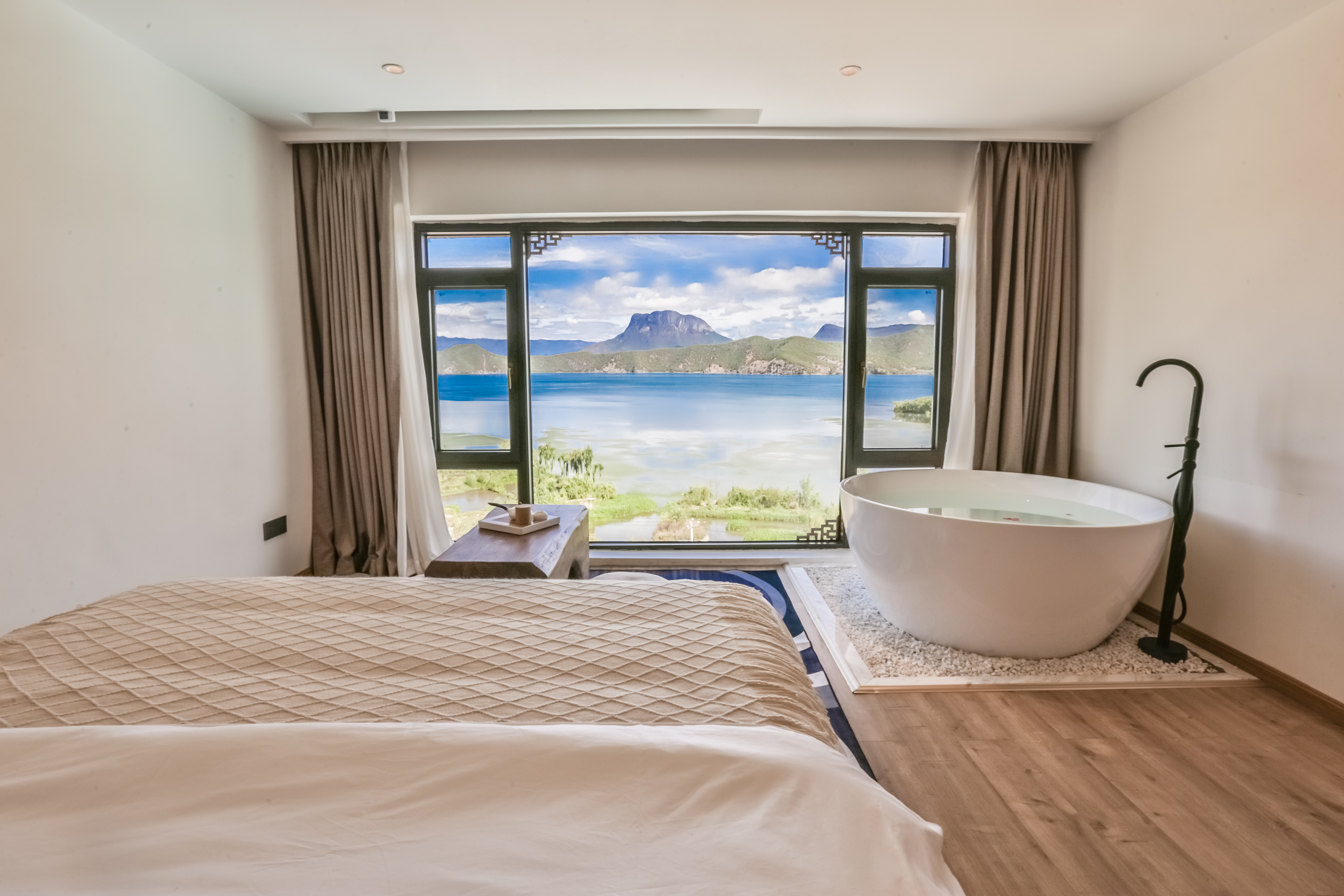 无敌湖景复式亲子套房-洗衣机-晨雾美景-日落晚霞-地暖