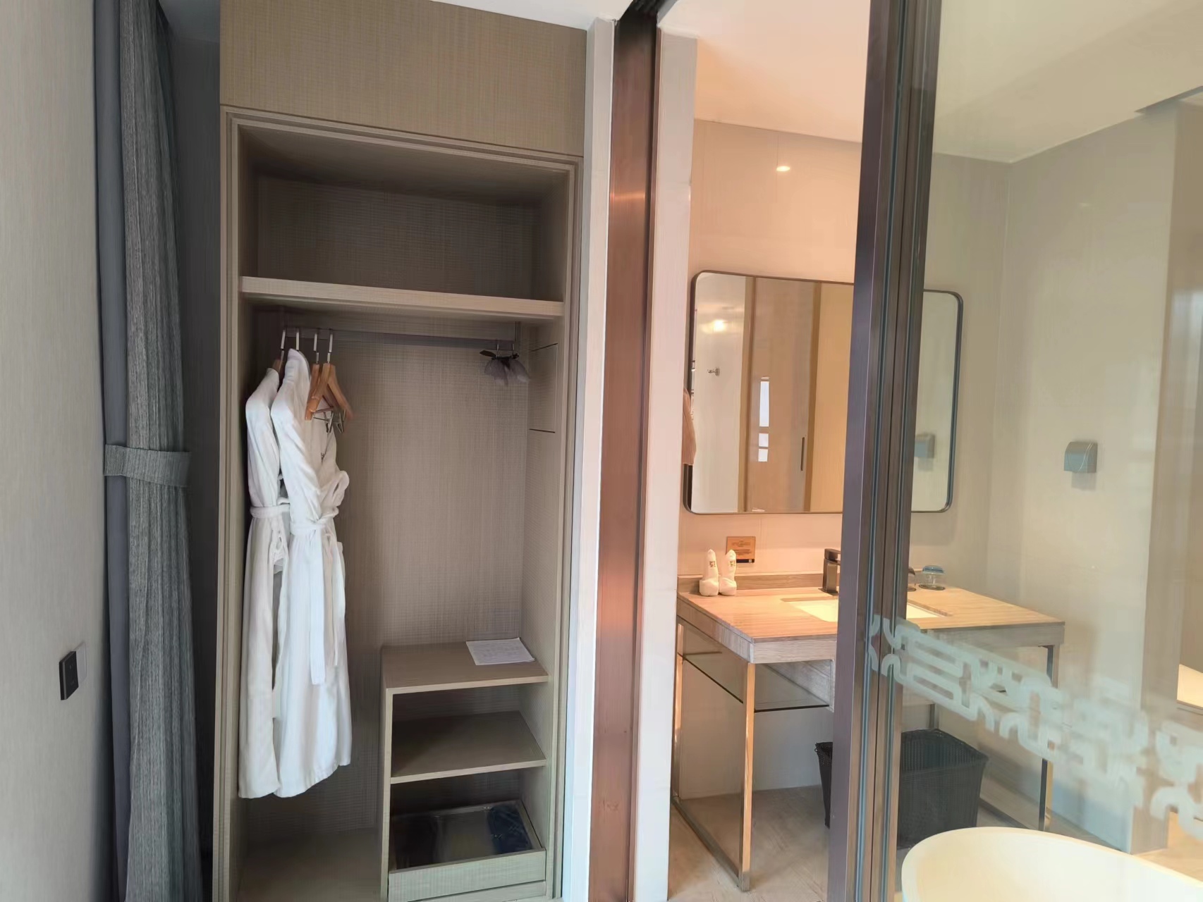 嘉廷特色套房（斯林百兰床垫）