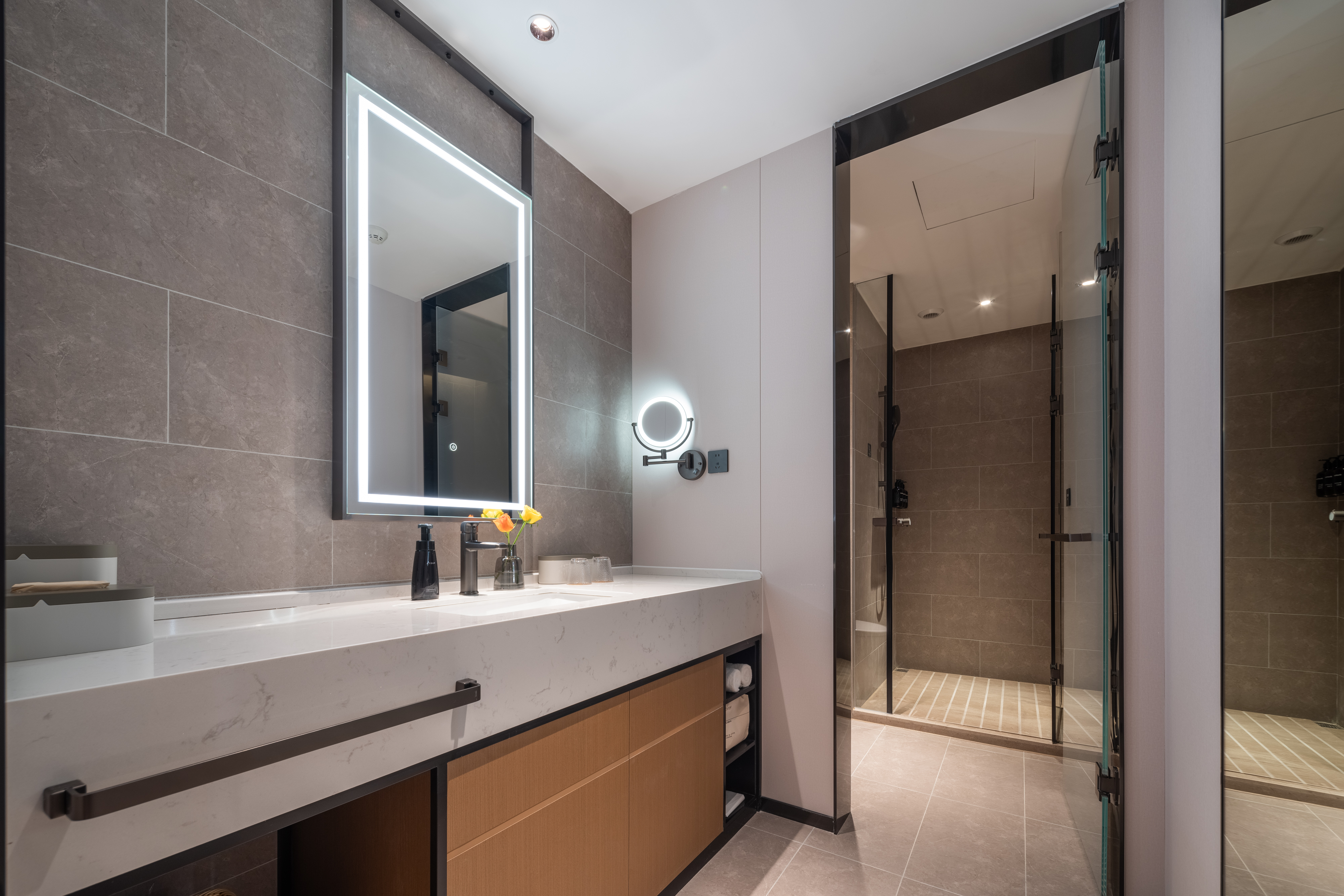 Elegant Double Bed Room With Xiaodu Smart Control, Smart Toilet&Mobile Screen Casting