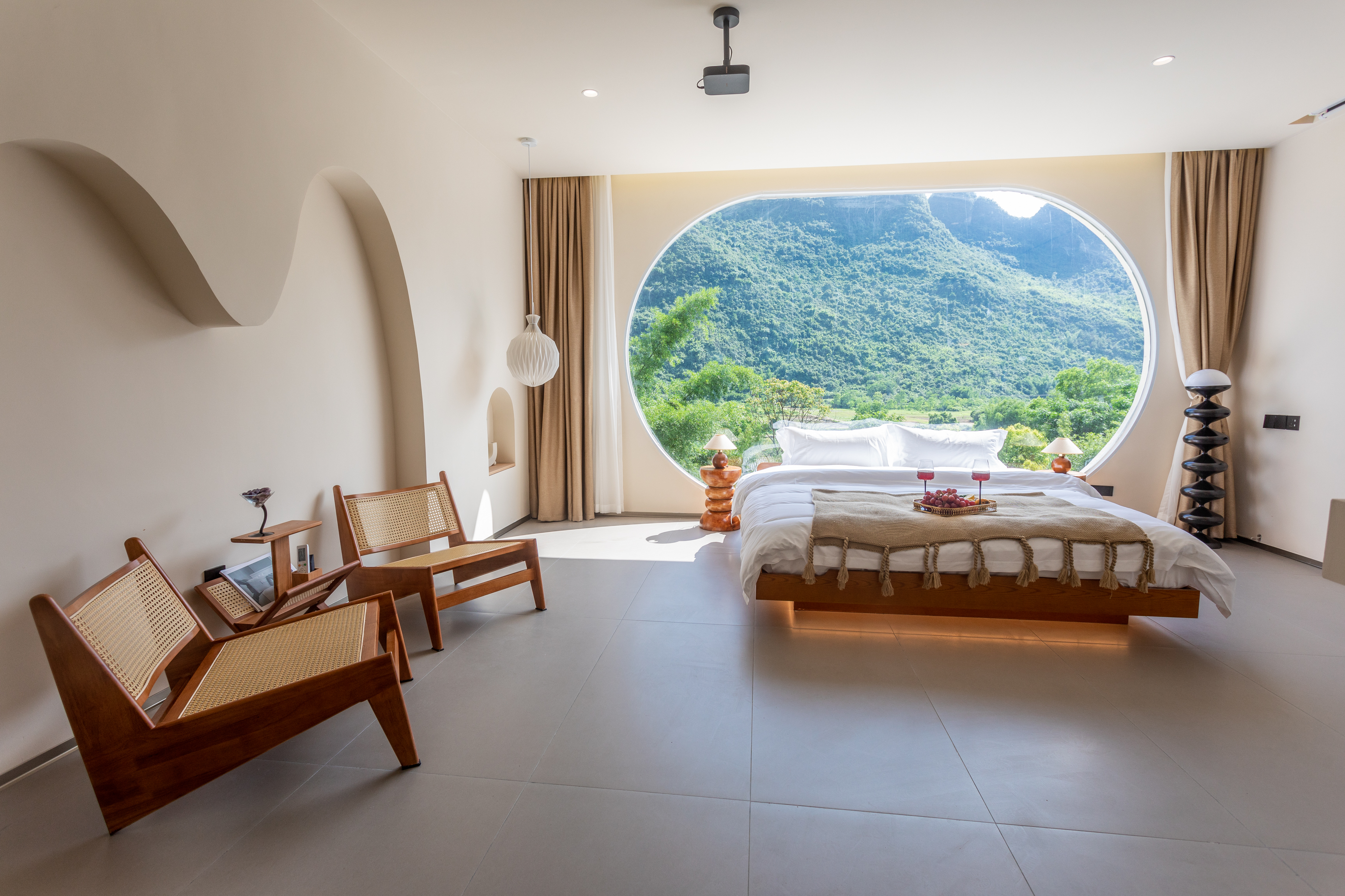 原野·长空·山水景观浴缸豪华大床房