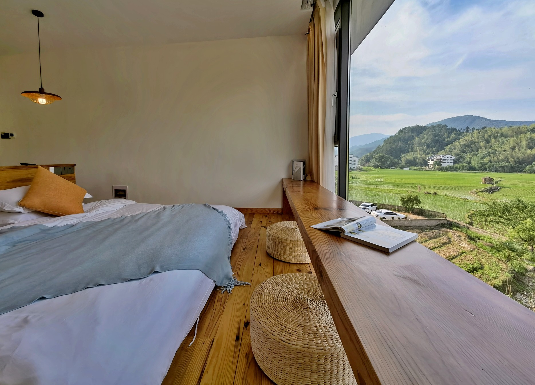 Featured Smart 1 Room (King Bed)