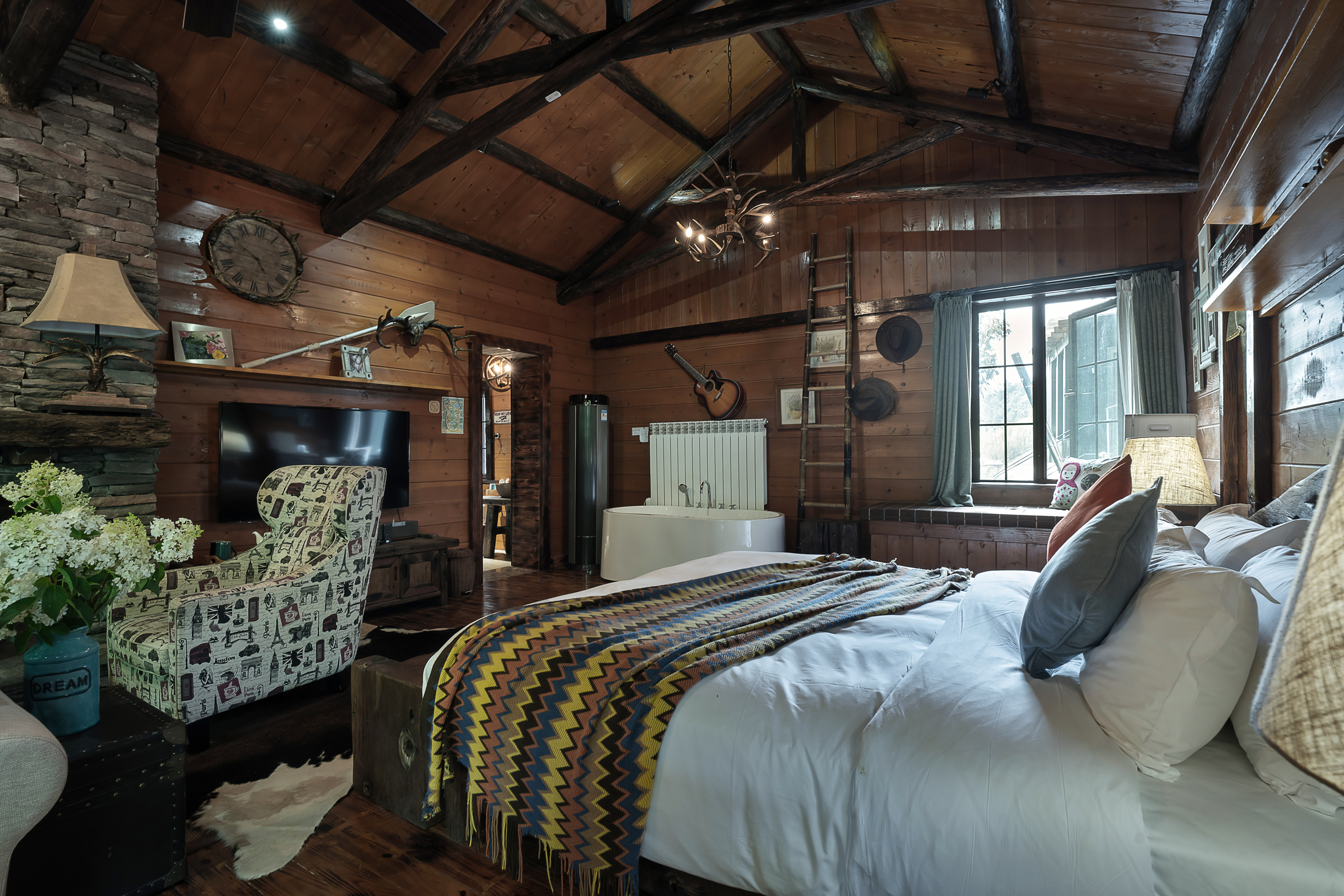 美式乡村独栋大床房（湖景小院+布艺沙发+深泡浴缸）