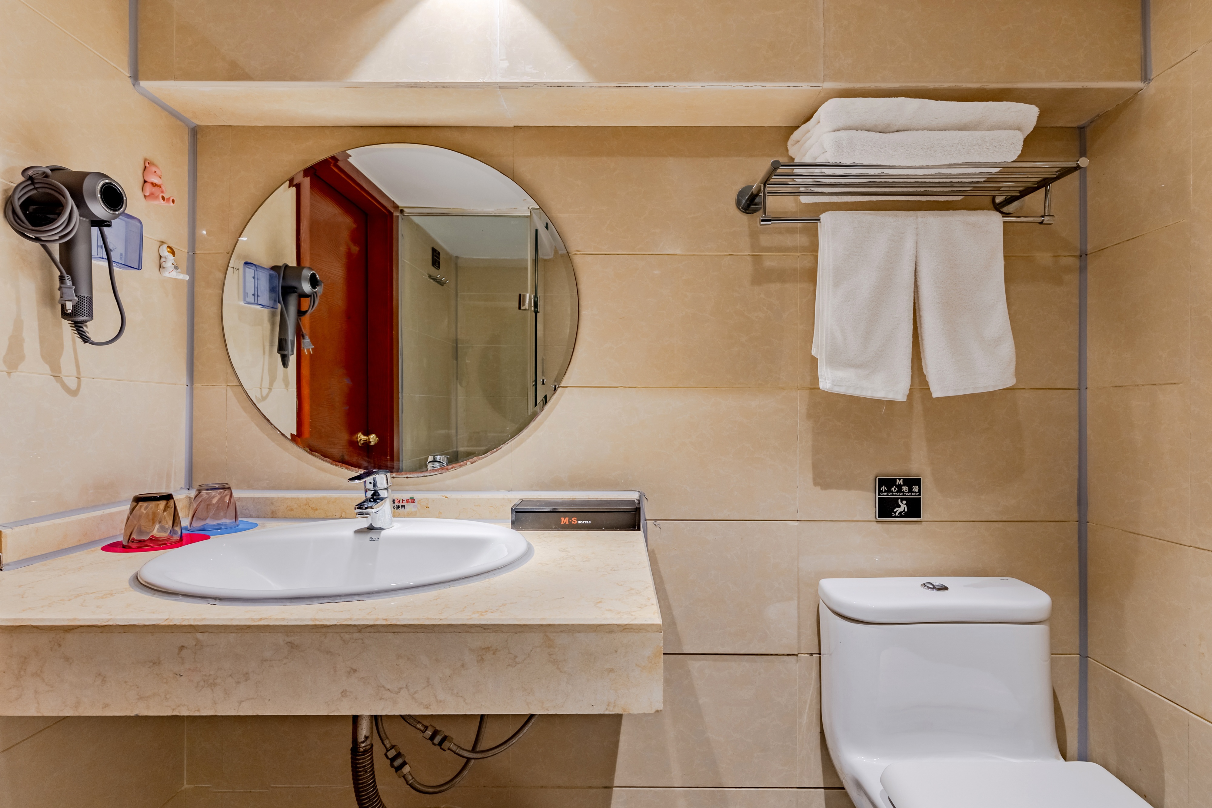 Huan Chao City-View Twin Room With Pop Art Deluxe Parlor