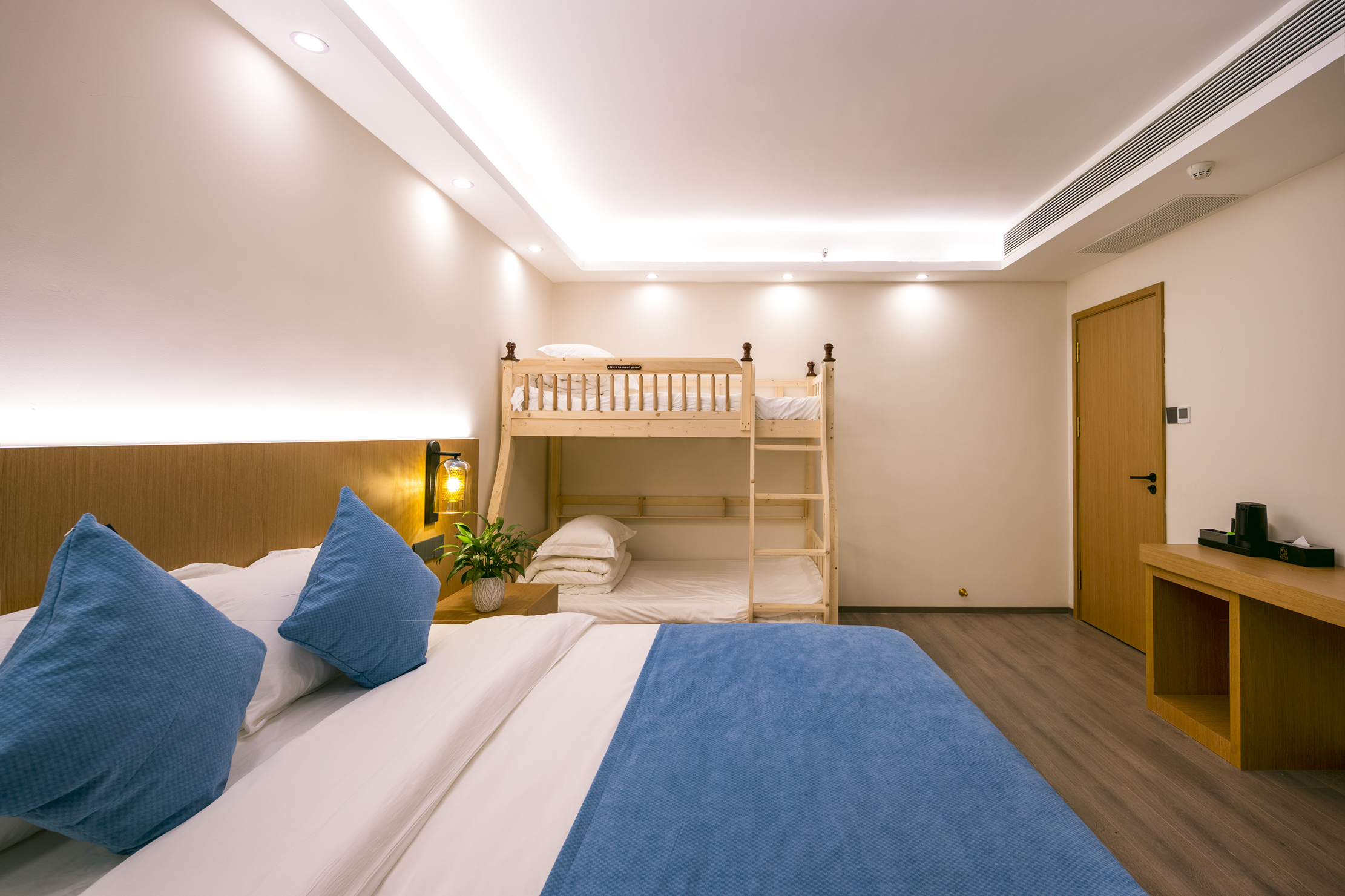 豪华家庭亲子套房『一室一厅+小童上下床+小冰箱』