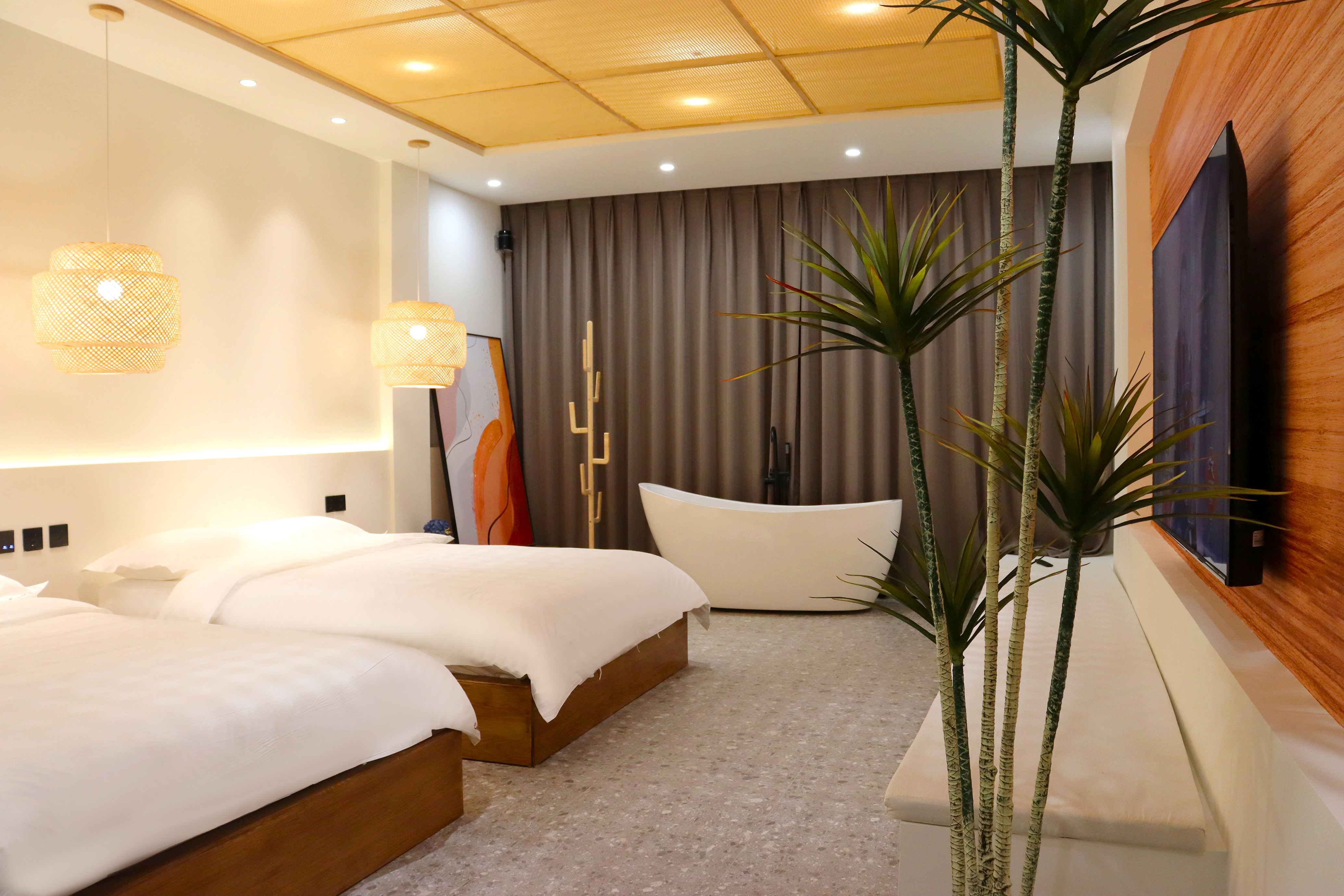 桃花扇亲子双床房—浴缸+山景+泳池