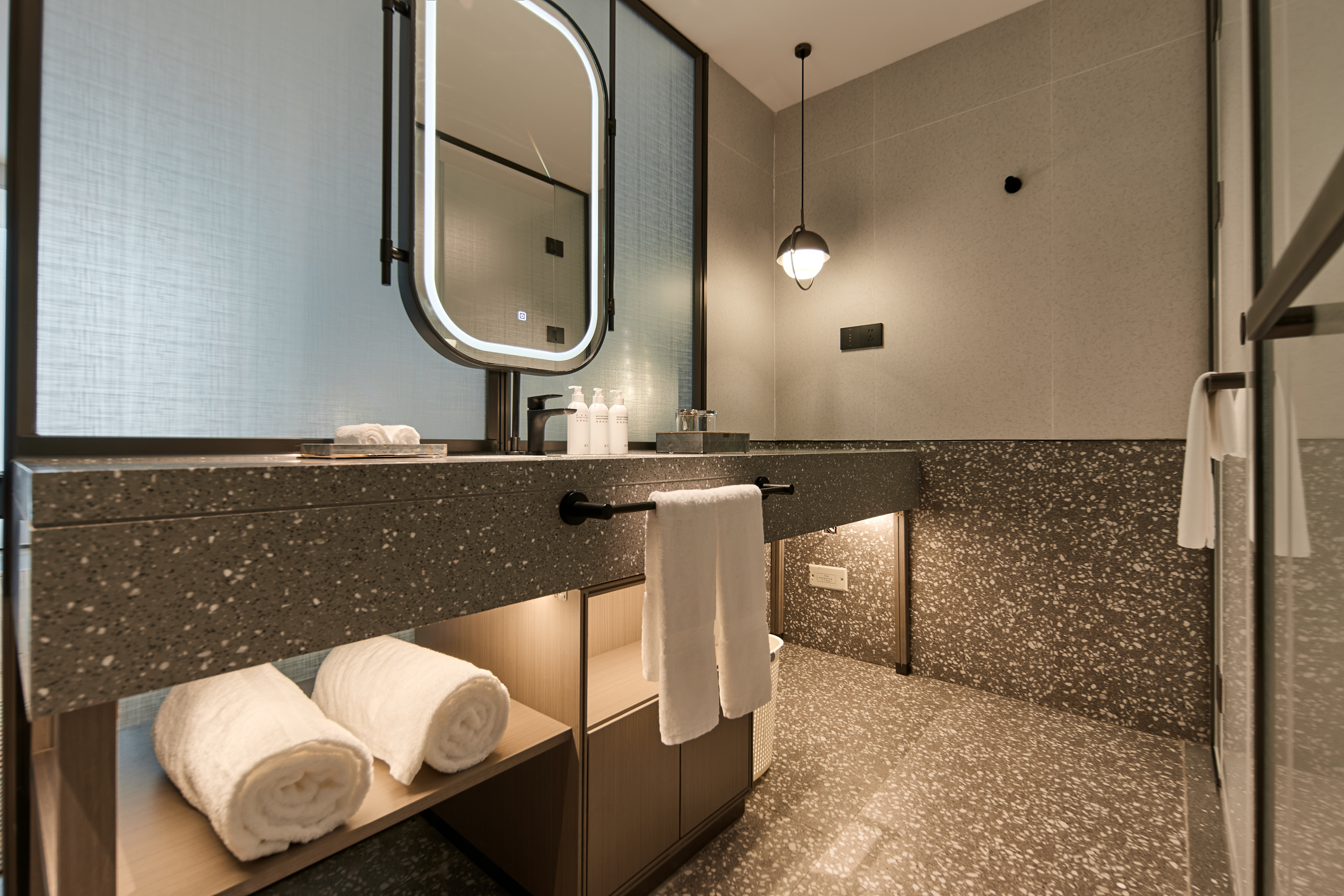 如雅大床房（加濕器+喜臨門床墊+電動窗簾）