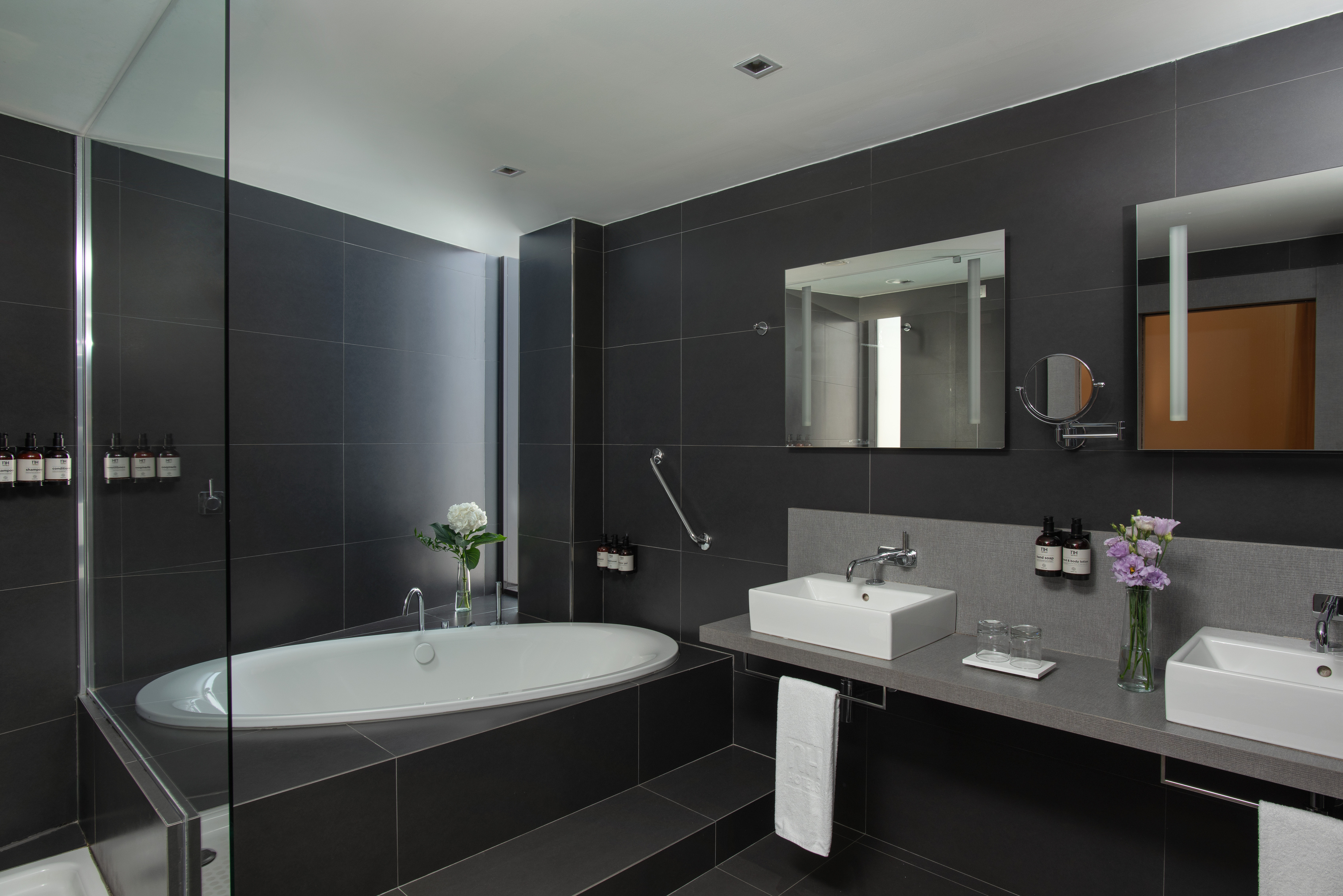 小型套房（2成人和1小童）