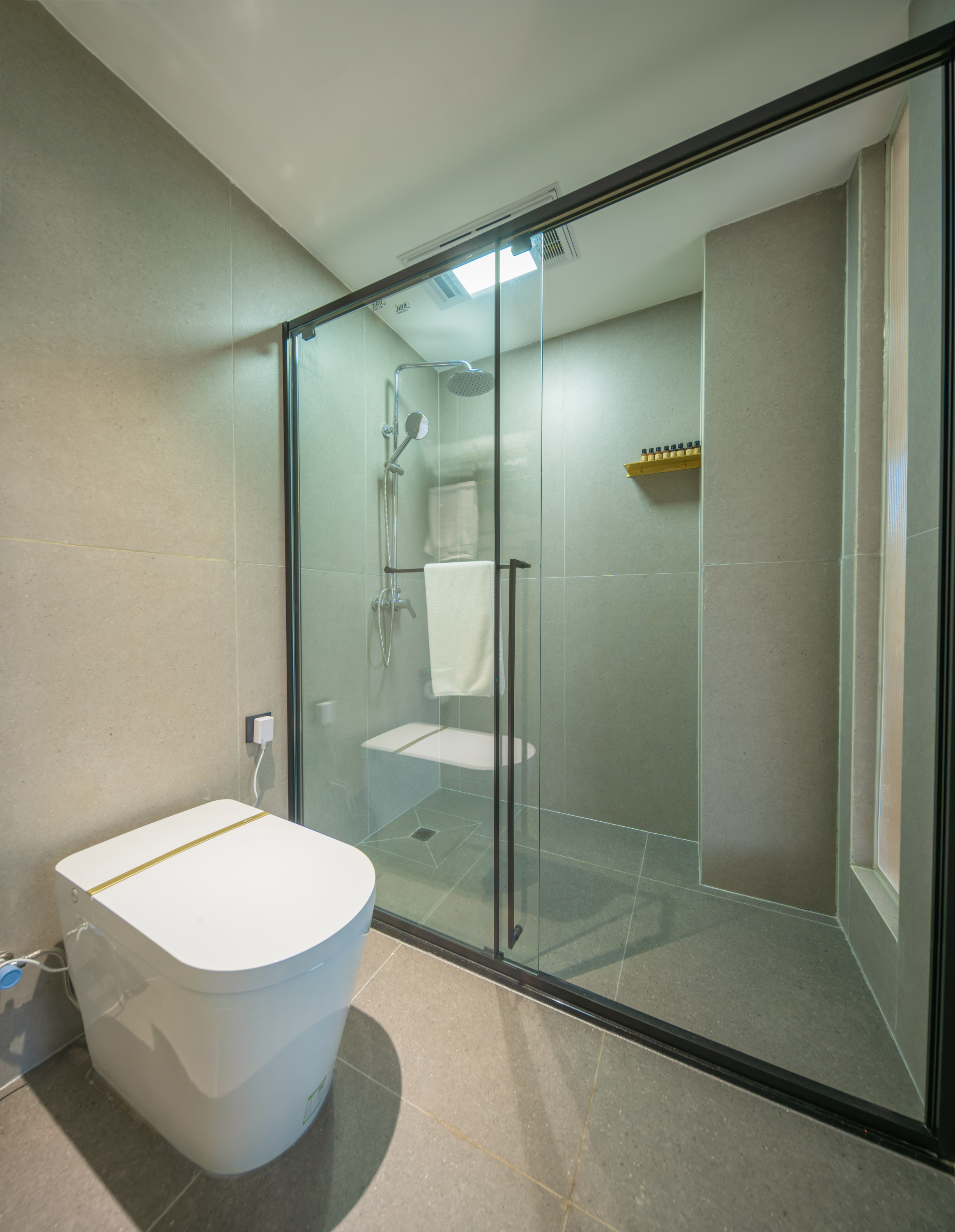 Bifengxia Lanshan Designer Homestay Huaxu Light Luxury Cinema Double Bed Room