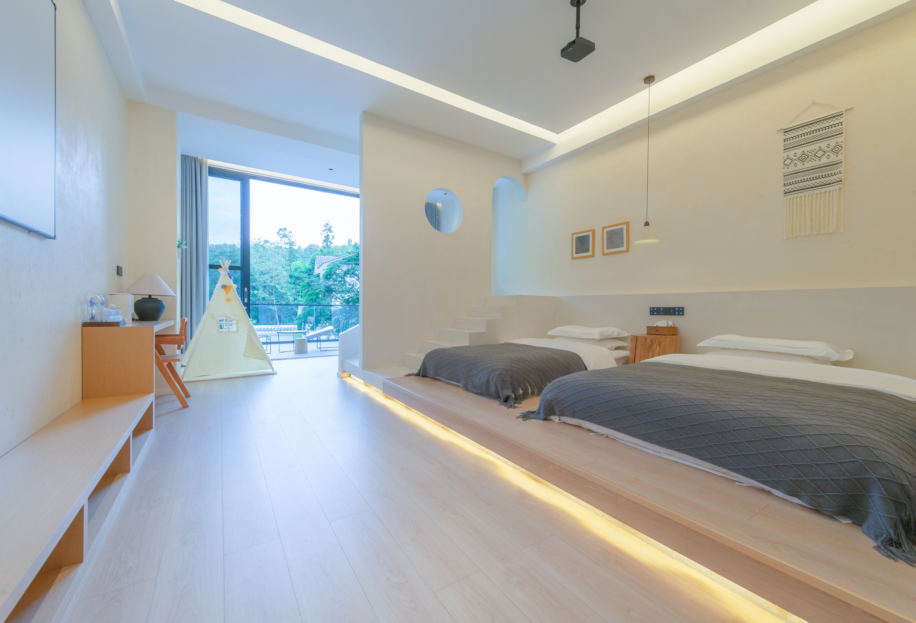 Bifengxia Lanshan Designer Homestay Muyang Cozy Cinema Family Room