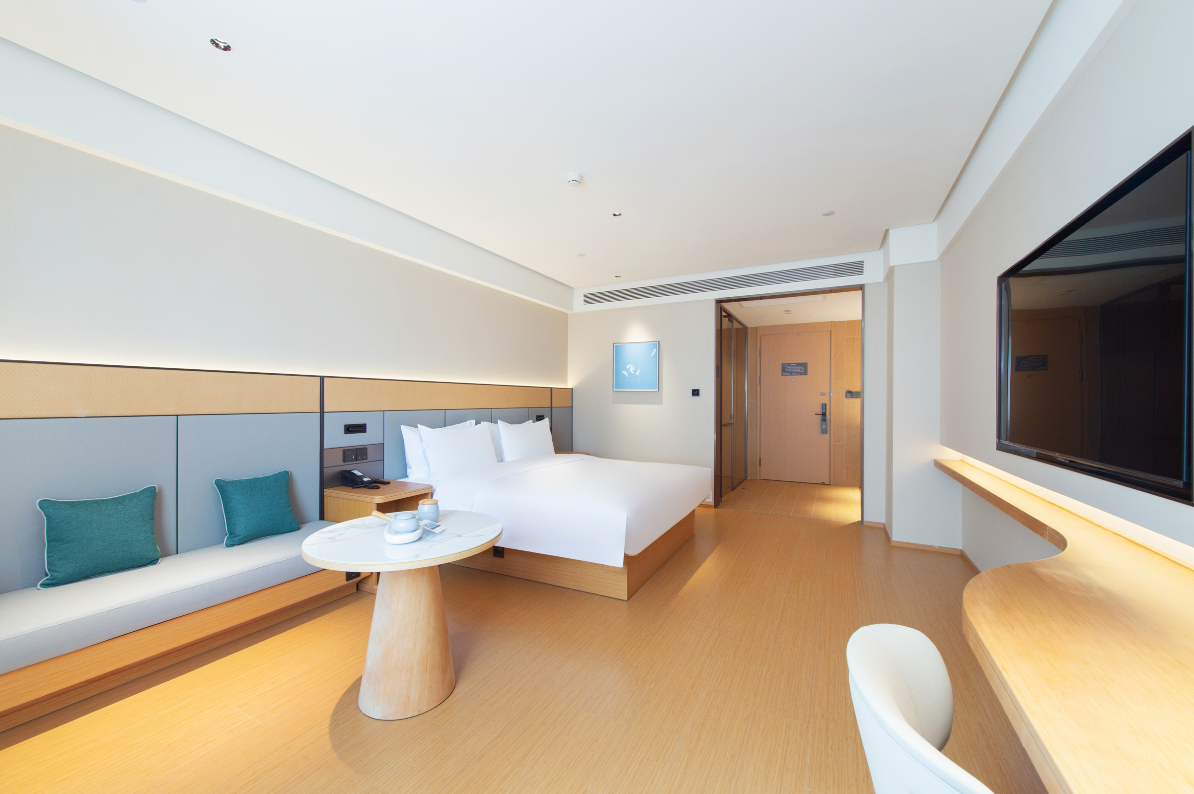 高级大床房【木香茶韵 ·禅意空间 ·零压好眠】