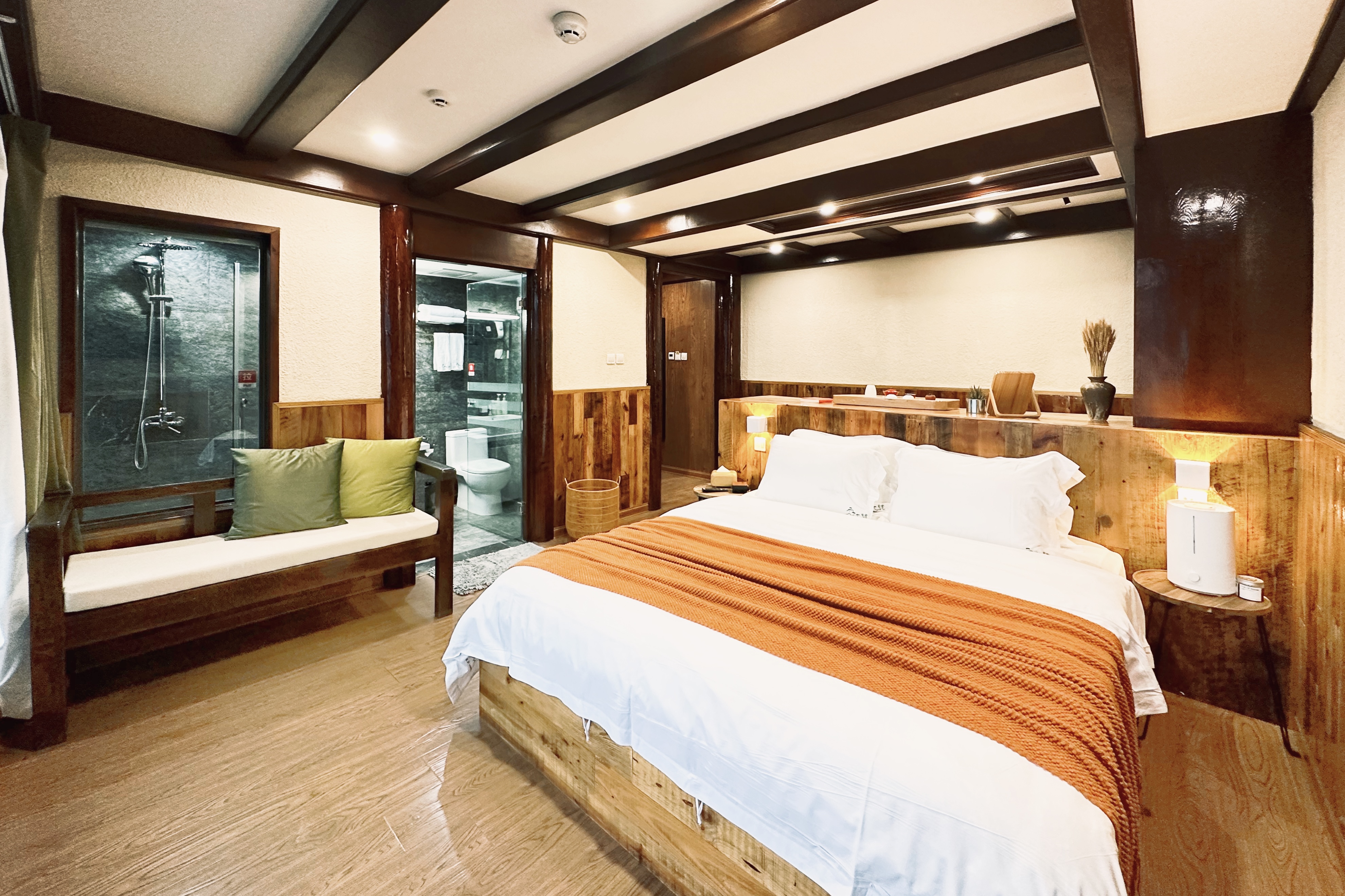 Queen Room With Lake View