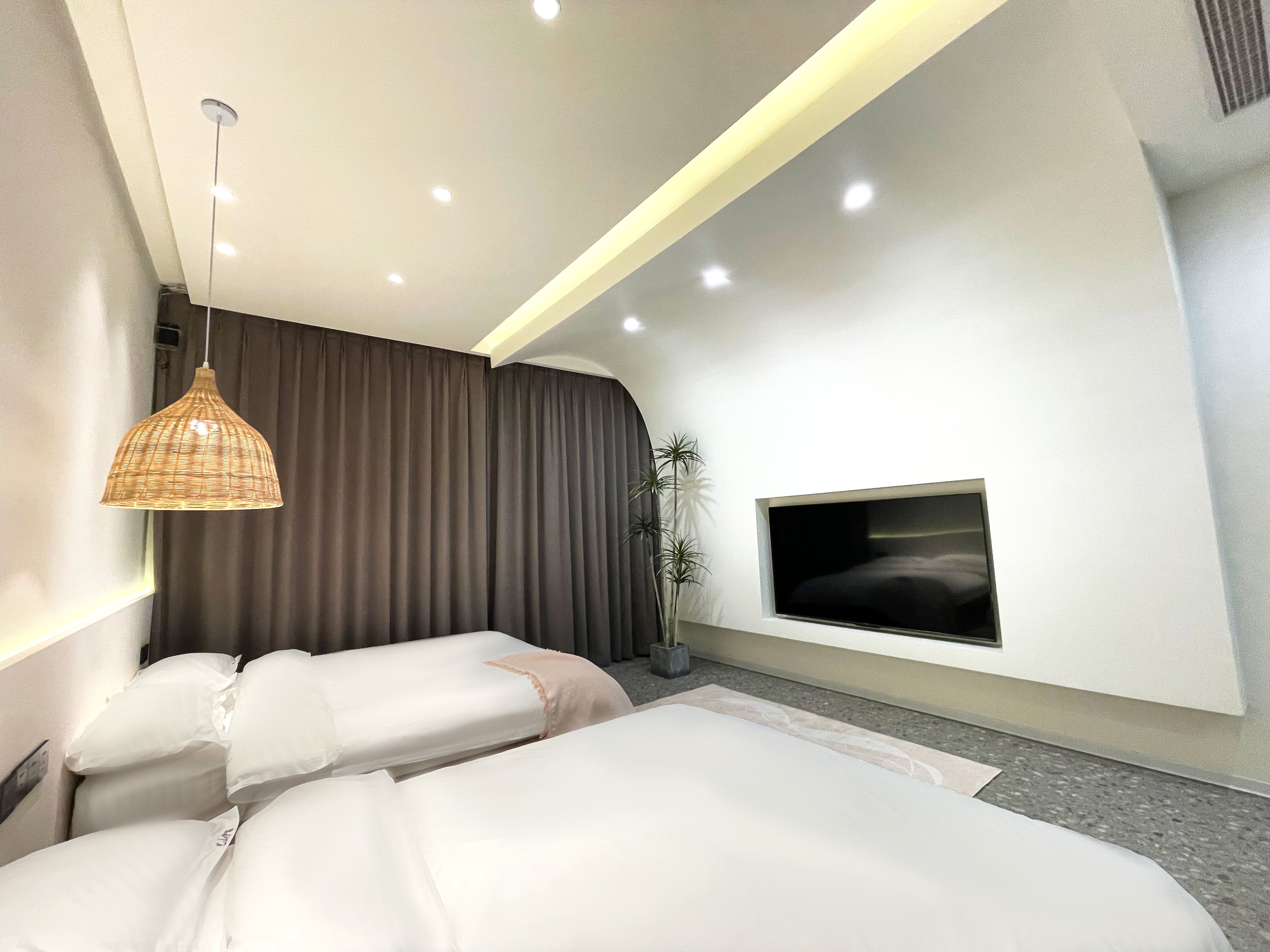 蝴蝶梦豪华家庭双床房—阳台+泳池+山景