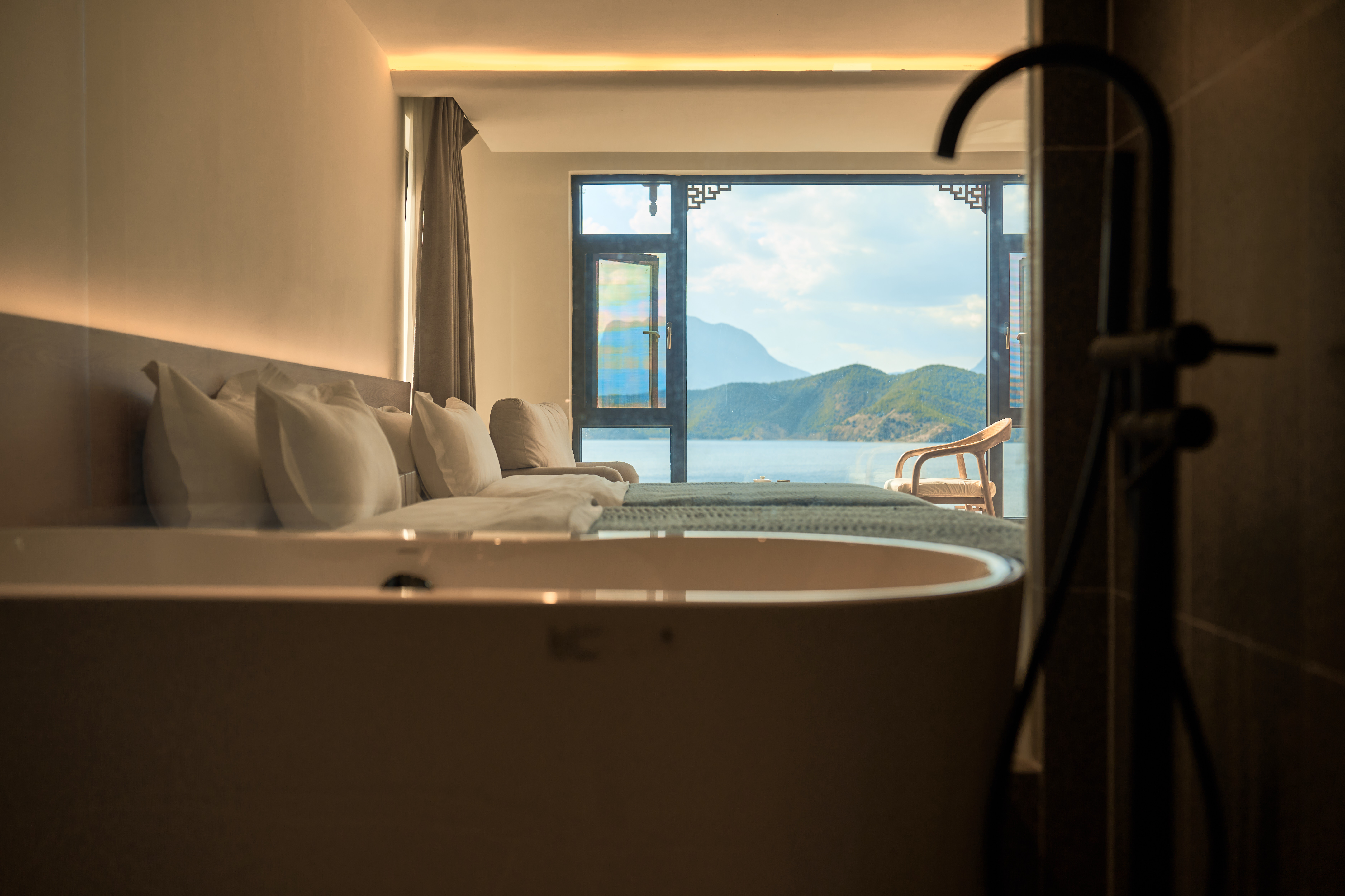 无敌湖景榻榻米双床房-地暖-洗衣机-晨雾美景-日落晚霞